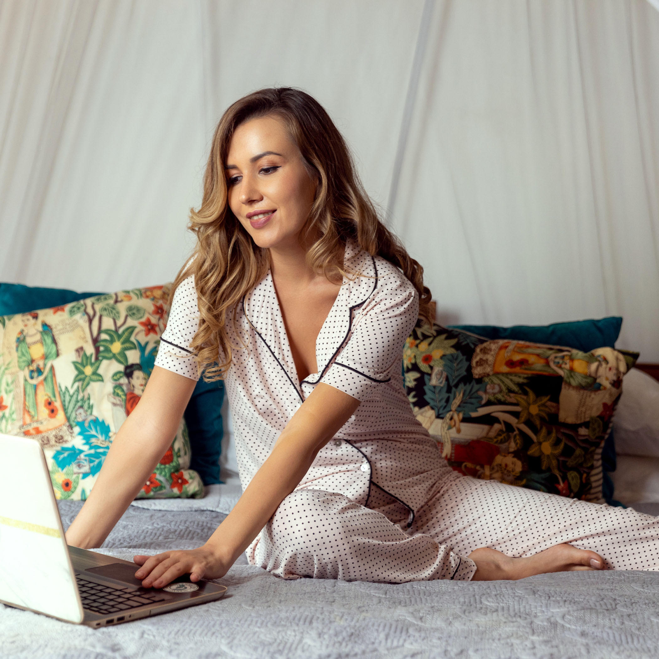 طقم بنطلون بيجاما وقميص بطبعات من آدارايا-women-clothing-nightwear-pyjamas-longsets-image-4