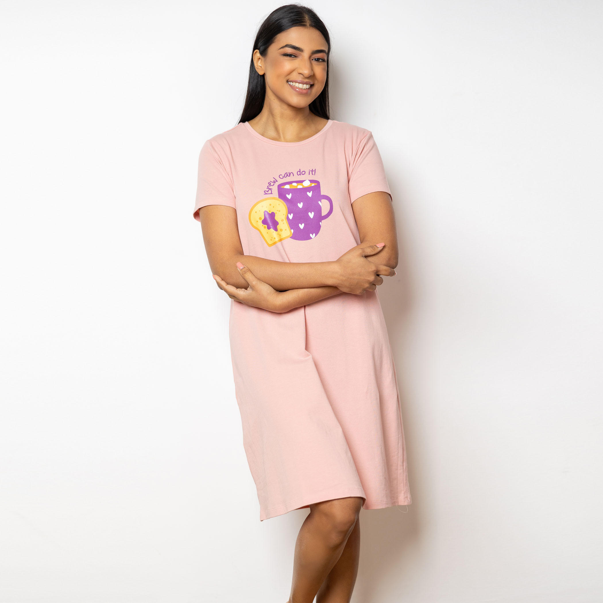 قميص نوم بياقة مستديرة وأكمام قصيرة وطبعات جرافيك من آدارايا-women-clothing-nightwear-nighties-image-2