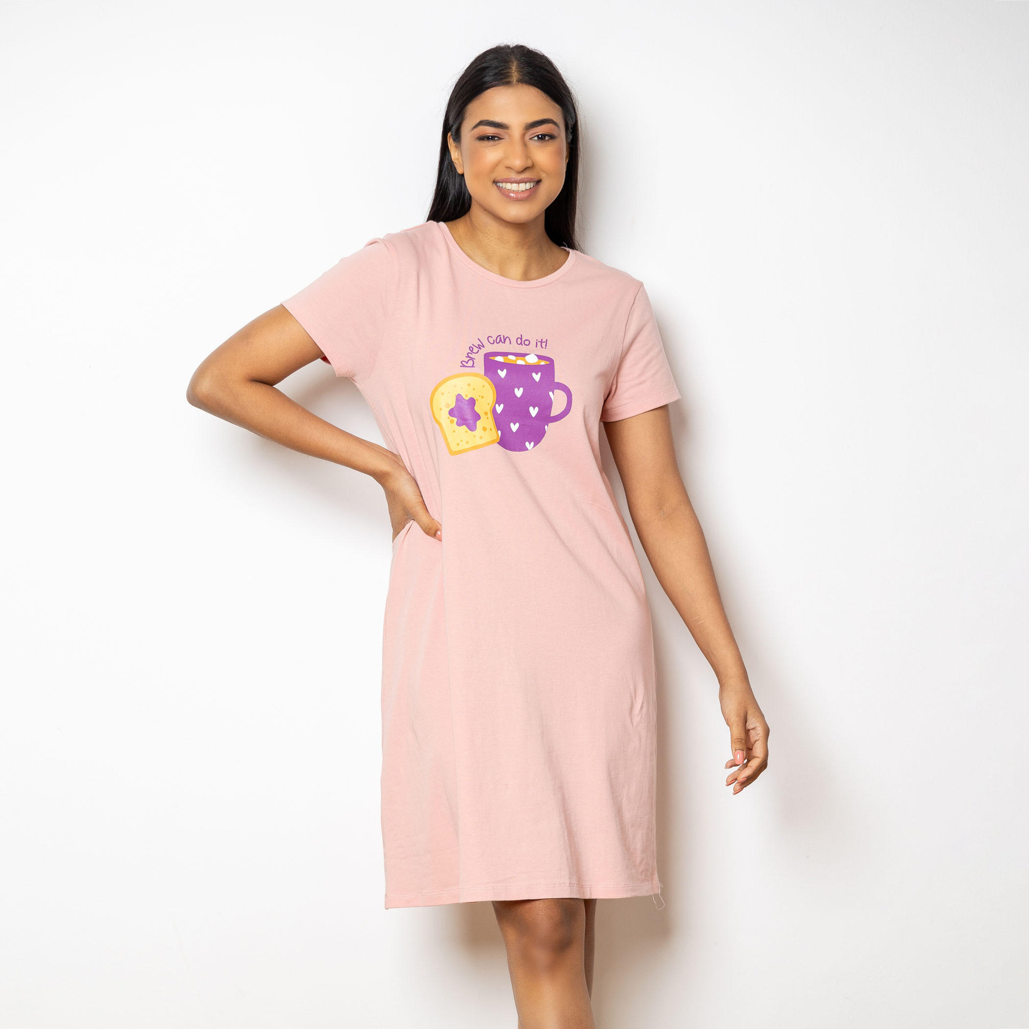 قميص نوم بياقة مستديرة وأكمام قصيرة وطبعات جرافيك من آدارايا-women-clothing-nightwear-nighties-image-4