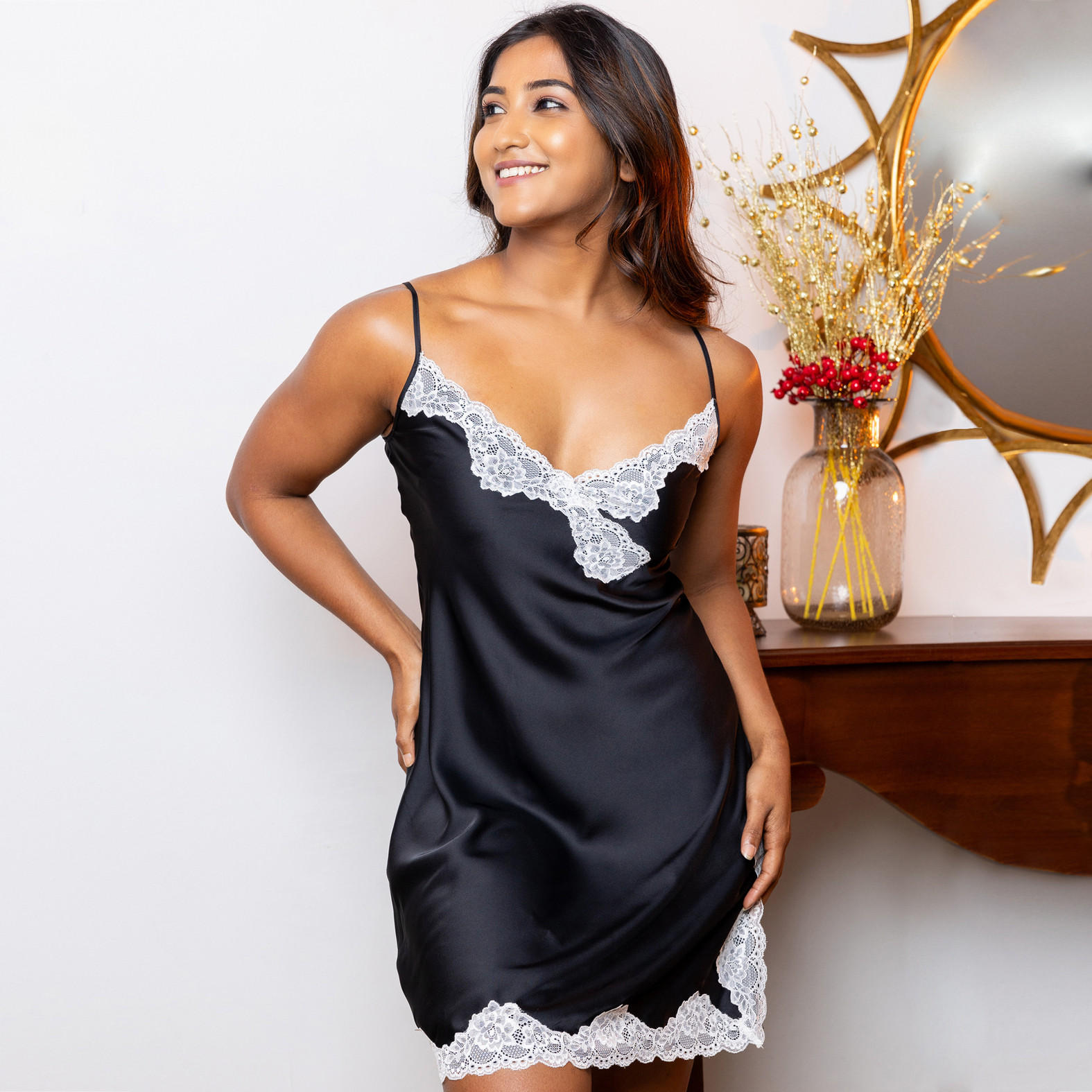 قميص ساتان سادة بتفاصيل دانتيل من آدارايا-women-clothing-nightwear-nighties-image-1