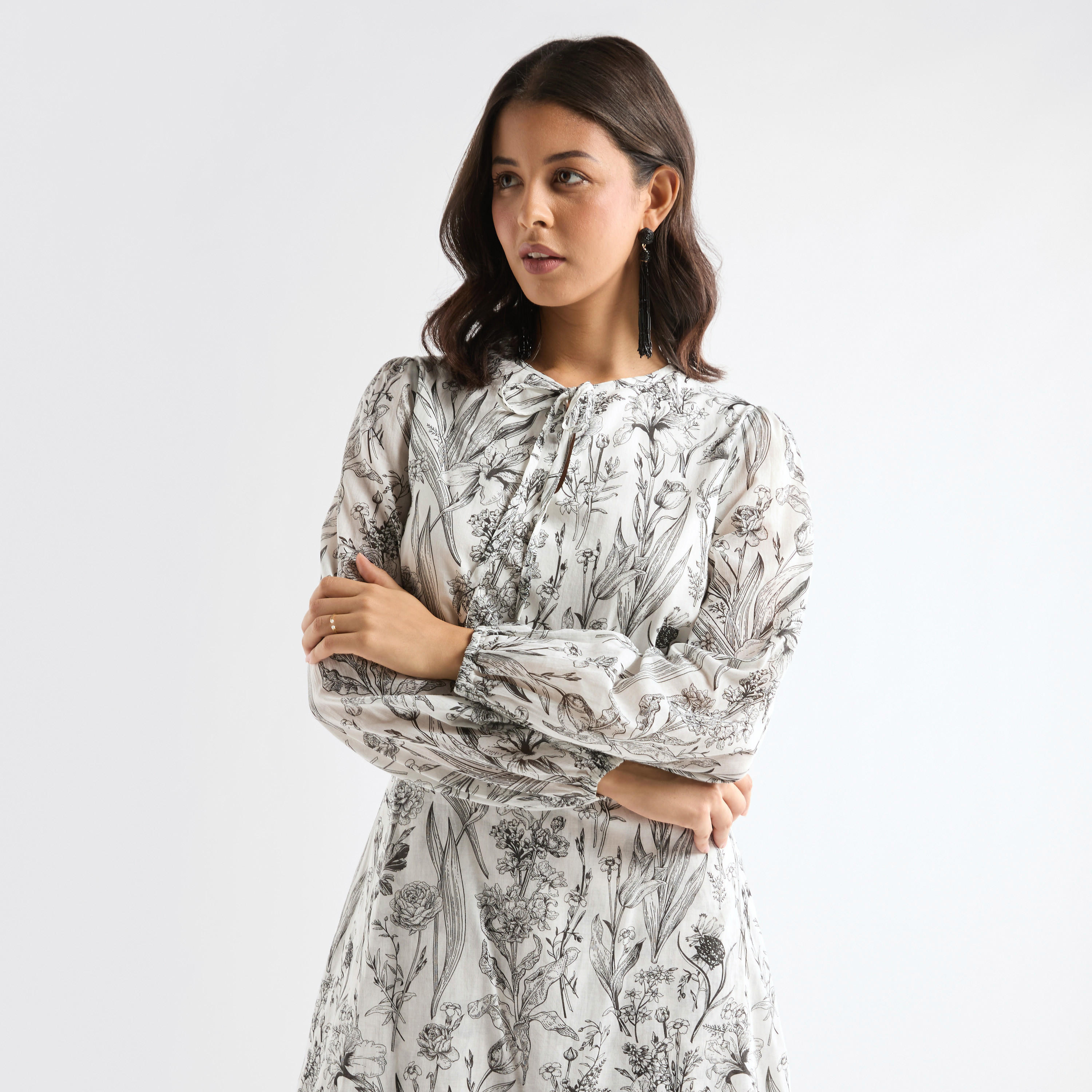فستان بأكمام طويلة وأربطة بطبعات زهرية-women-clothing-dresses-image-4