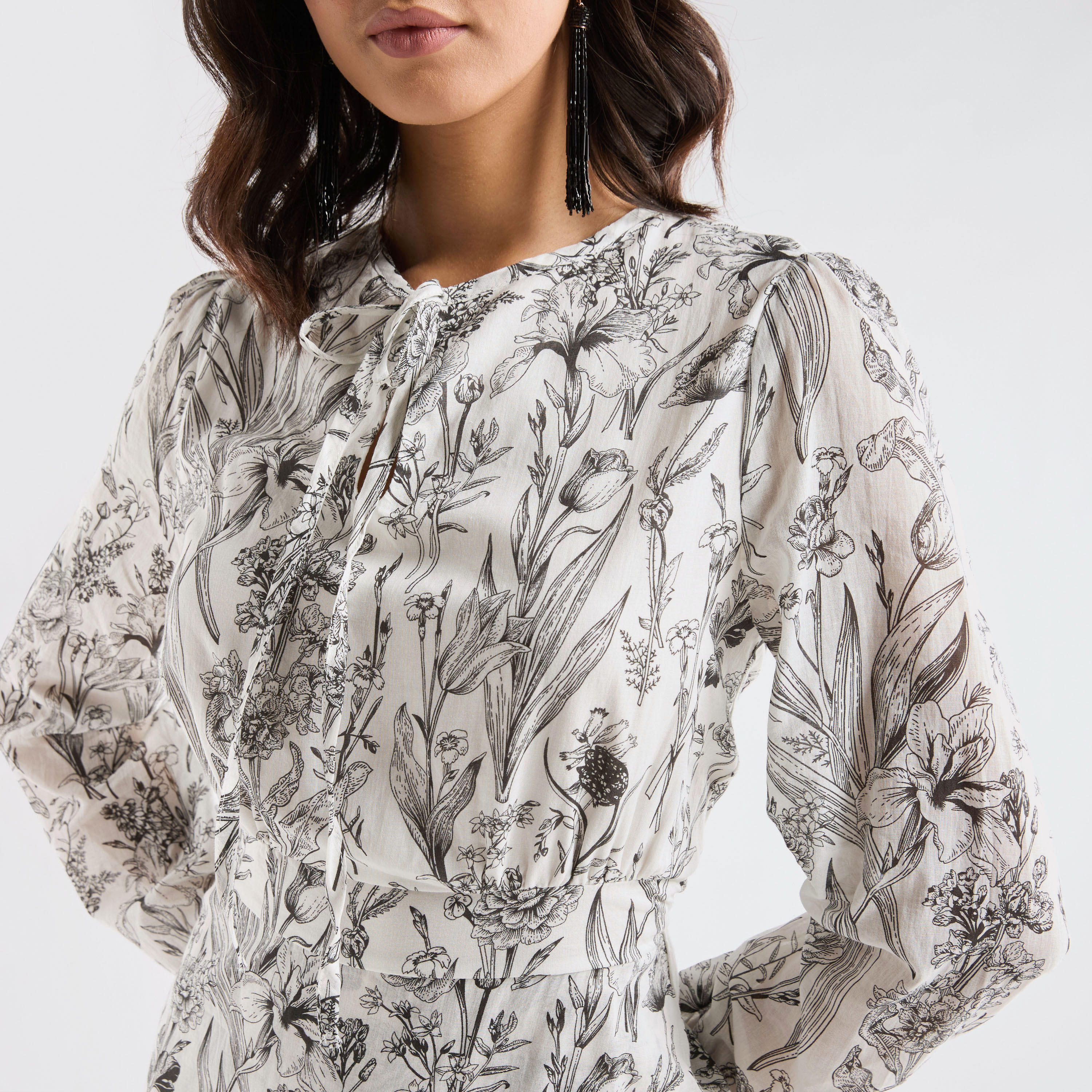 فستان بأكمام طويلة وأربطة بطبعات زهرية-women-clothing-dresses-image-5
