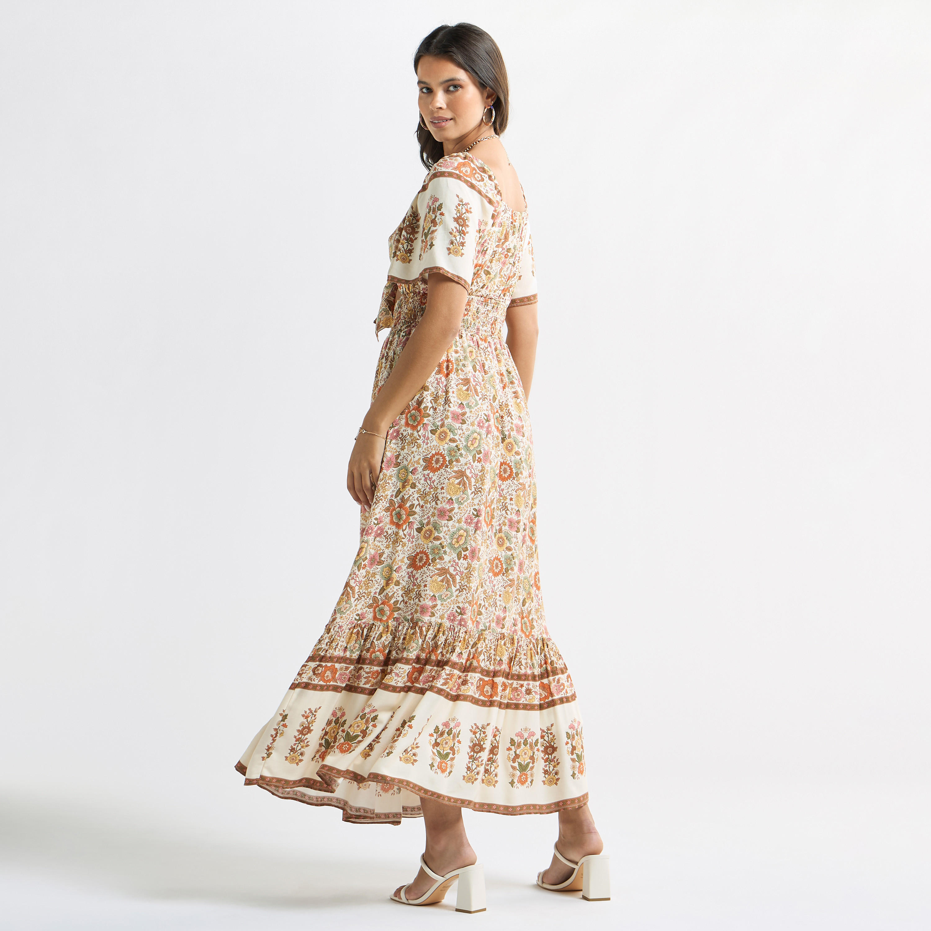 فستان فيسكوز متعدد الطبقات بطبعات زهرية وتفاصيل مفرغة وأربطة-women-clothing-dresses-image-3