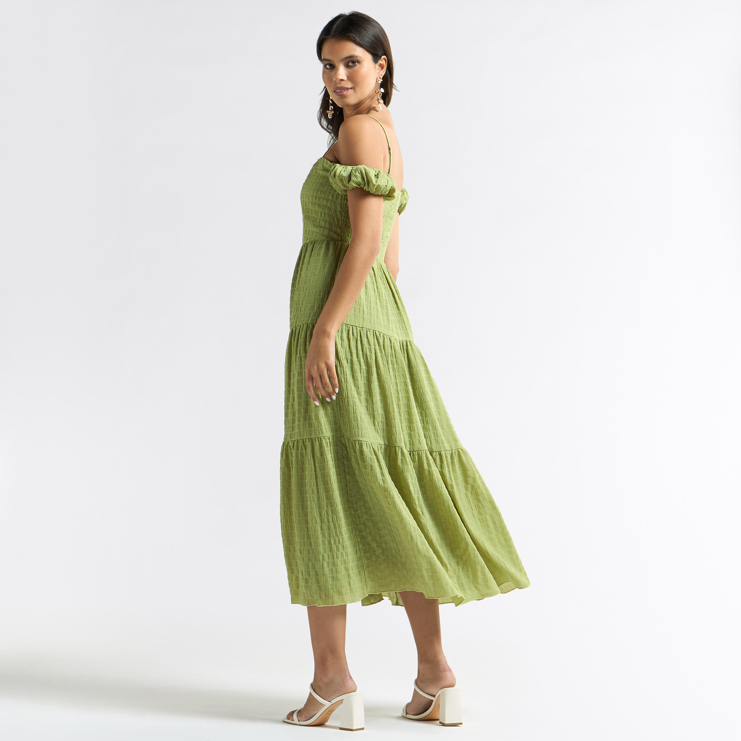 فستان ميدي إيه لاين بارز الملمس وأكتاف مكشوفة-women-clothing-dresses-image-2
