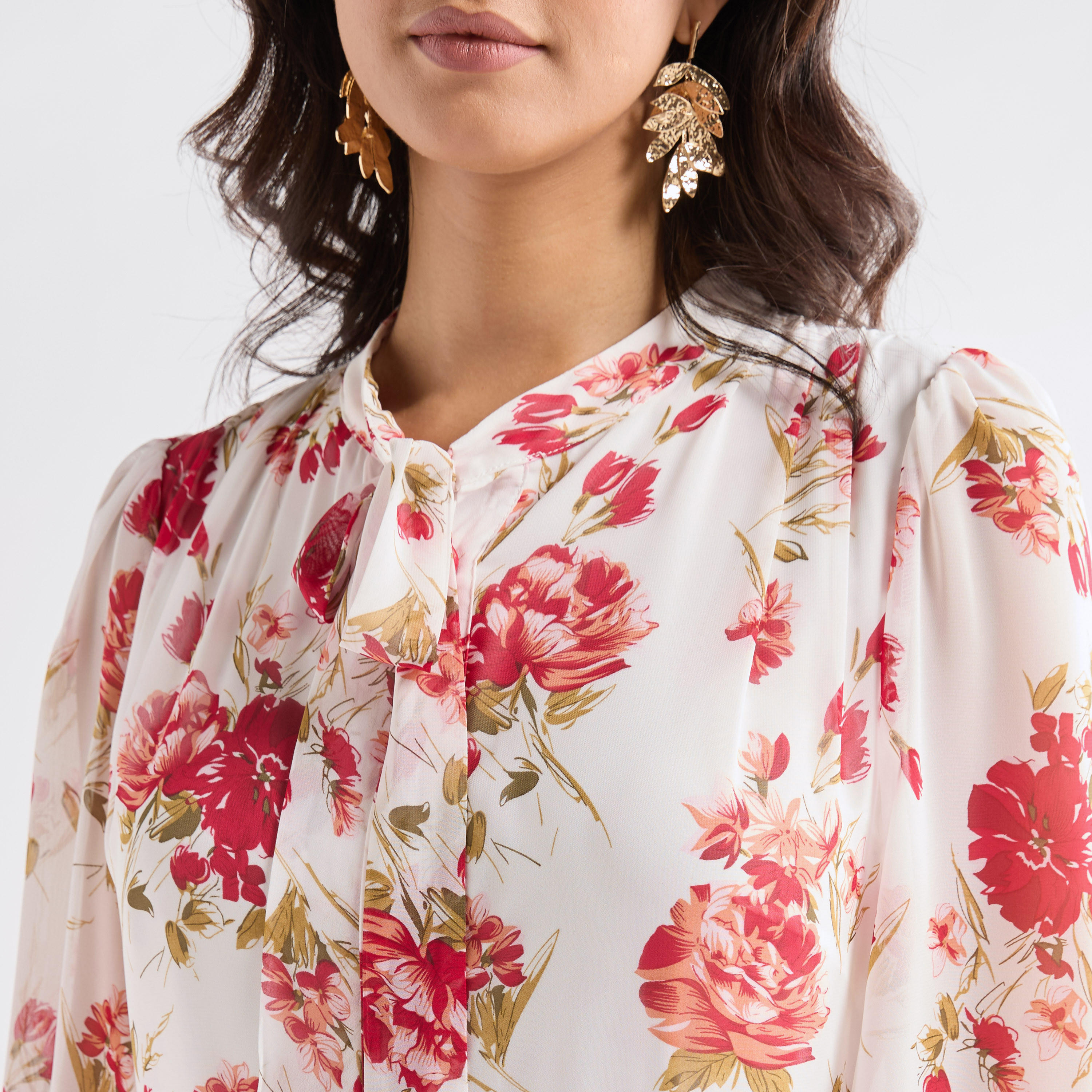 فستان ميدي بطبعات أزهار وياقة فيونكة وأكمام طويلة-women-clothing-dresses-image-4