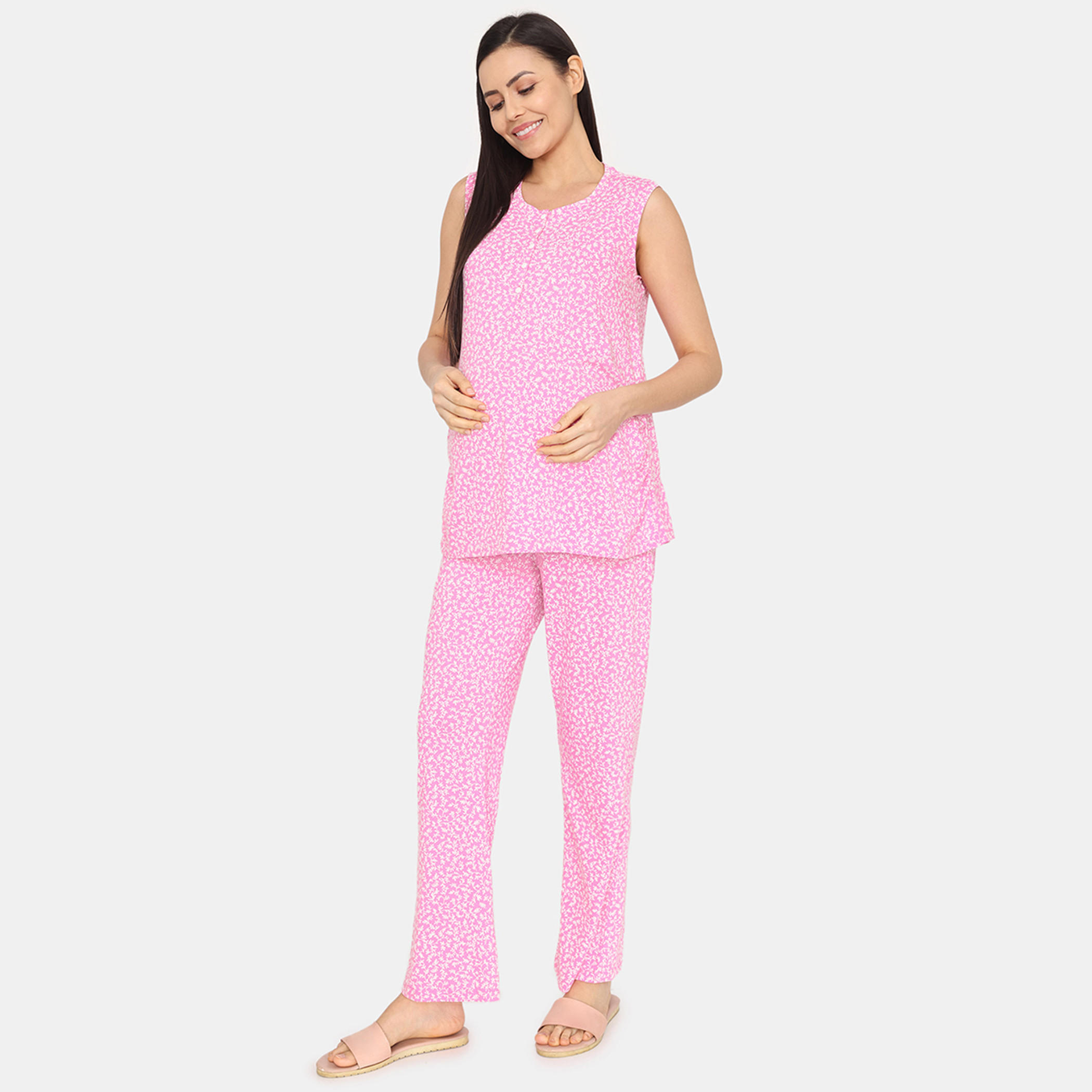 طقم للحوامل بنطلون بيجاما وبلوزة بطبعات من زيفامي-women-clothing-maternity-nightwear-image-4
