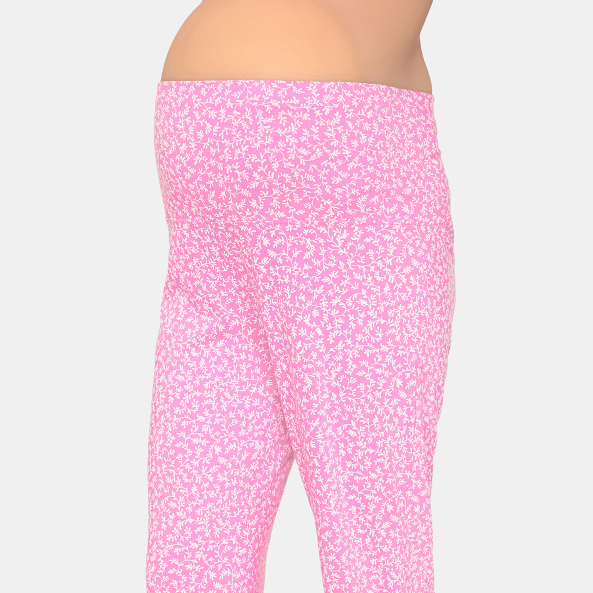 طقم للحوامل بنطلون بيجاما وبلوزة بطبعات من زيفامي-women-clothing-maternity-nightwear-image-6