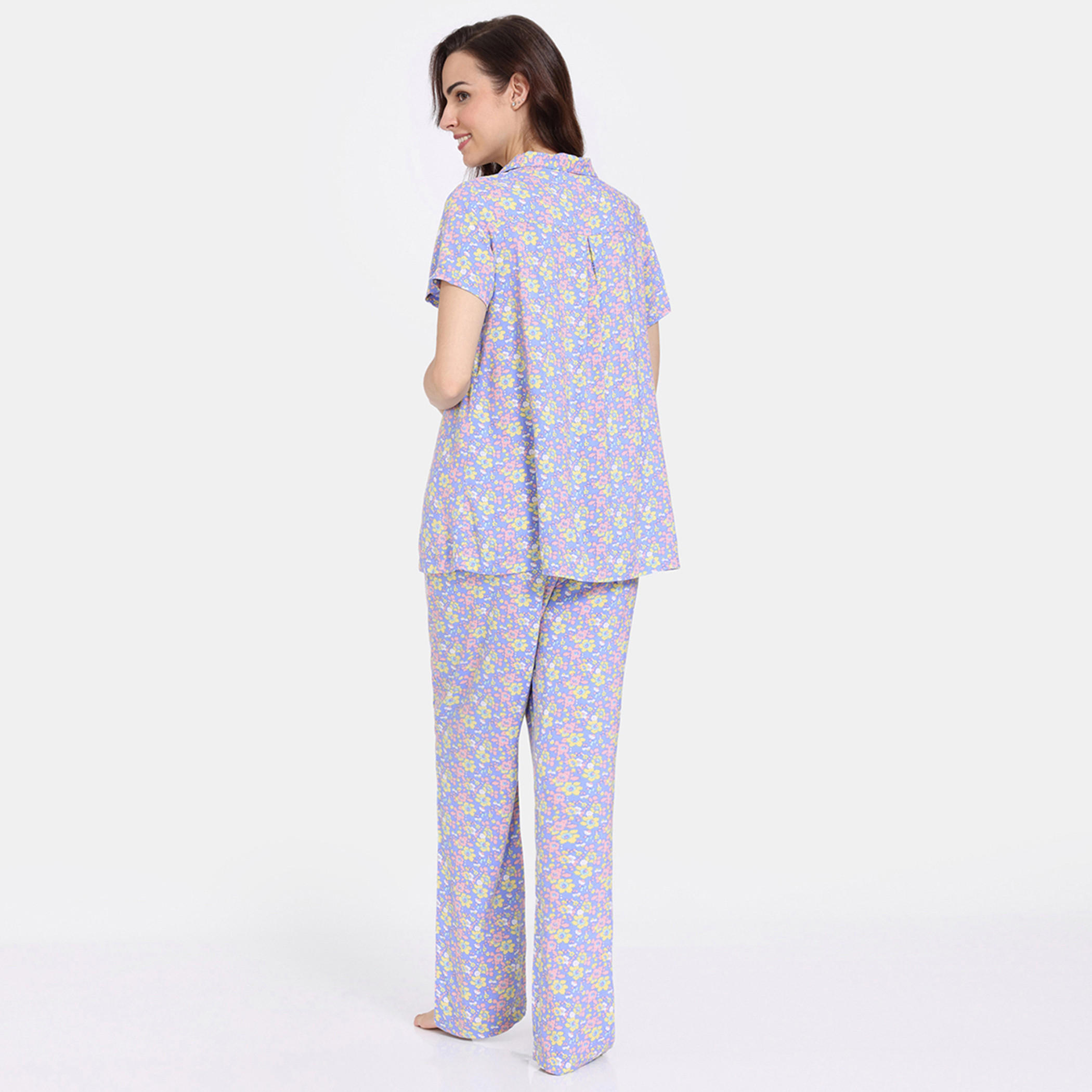 طقم للحوامل بنطلون بيجاما وتيشيرت بطبعات زهرية من زيفامي-women-clothing-maternity-nightwear-image-3
