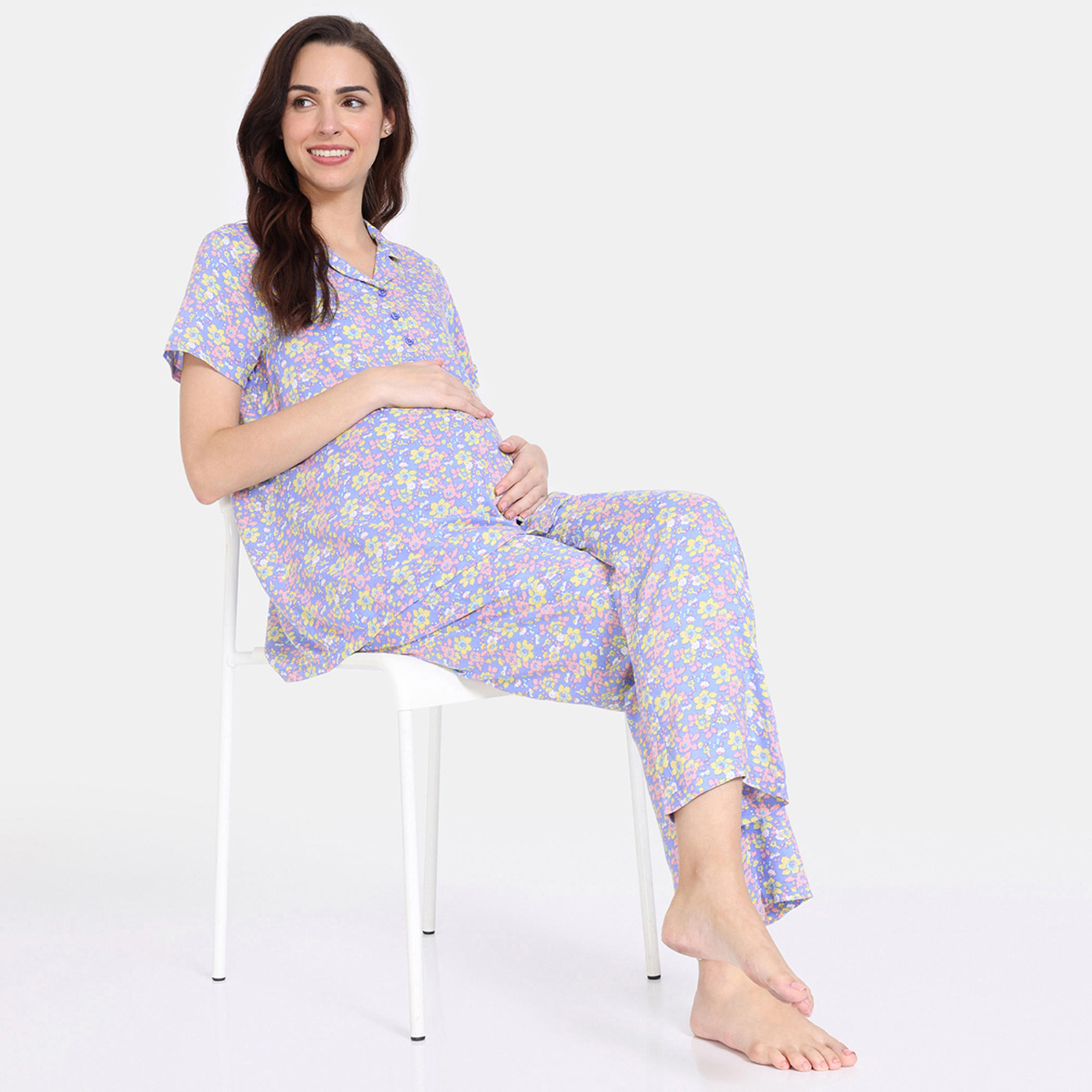 طقم للحوامل بنطلون بيجاما وتيشيرت بطبعات زهرية من زيفامي-women-clothing-maternity-nightwear-image-4