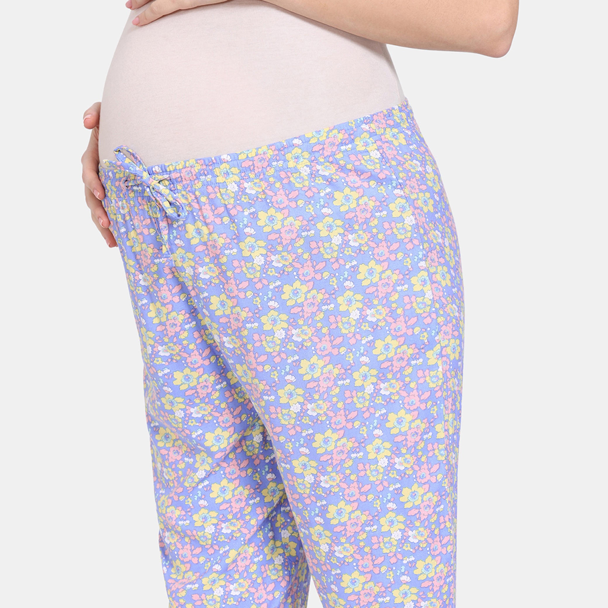 طقم للحوامل بنطلون بيجاما وتيشيرت بطبعات زهرية من زيفامي-women-clothing-maternity-nightwear-image-6