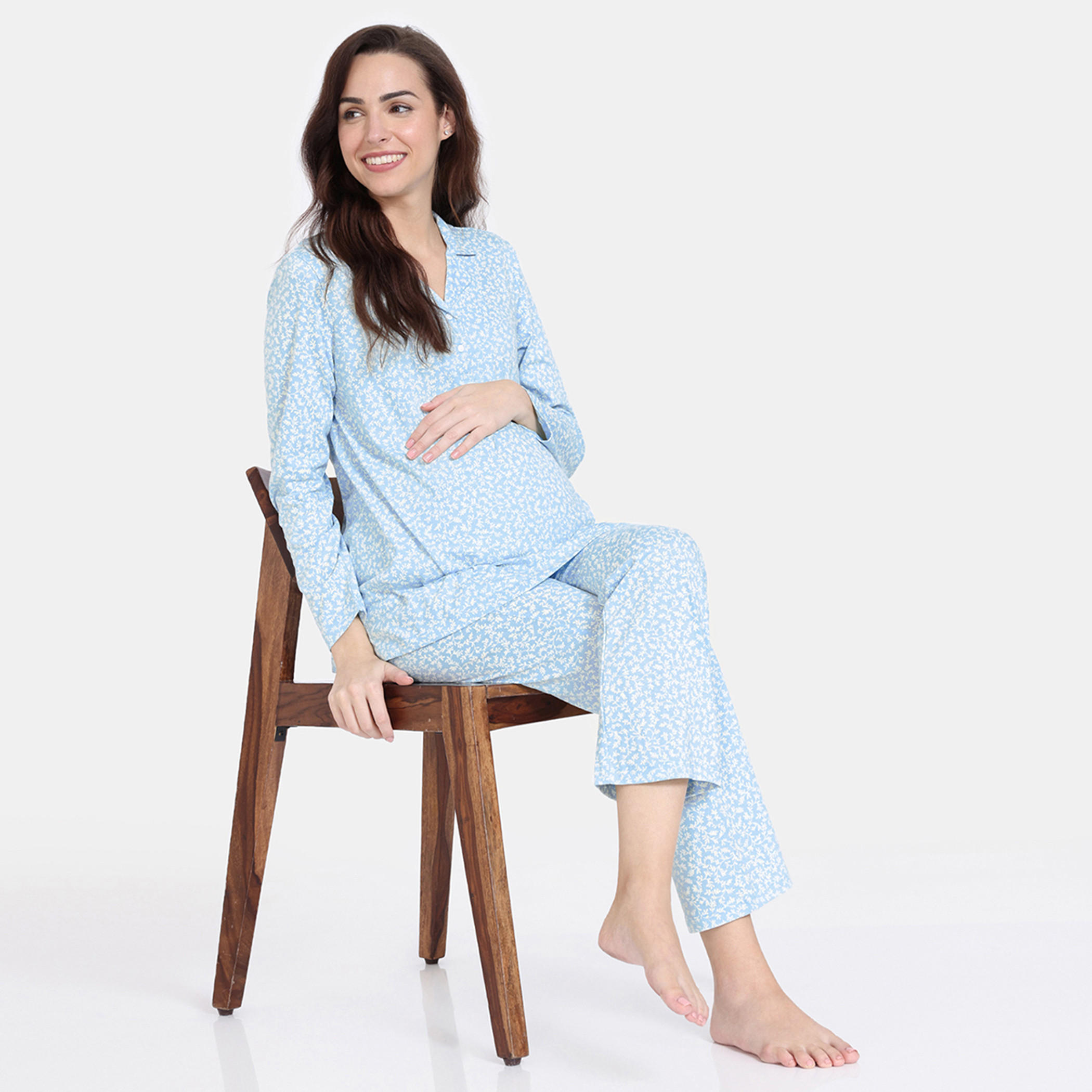 طقم للحوامل بنطلون بيجاما وقميص بطبعات من زيفامي-women-clothing-maternity-nightwear-image-4
