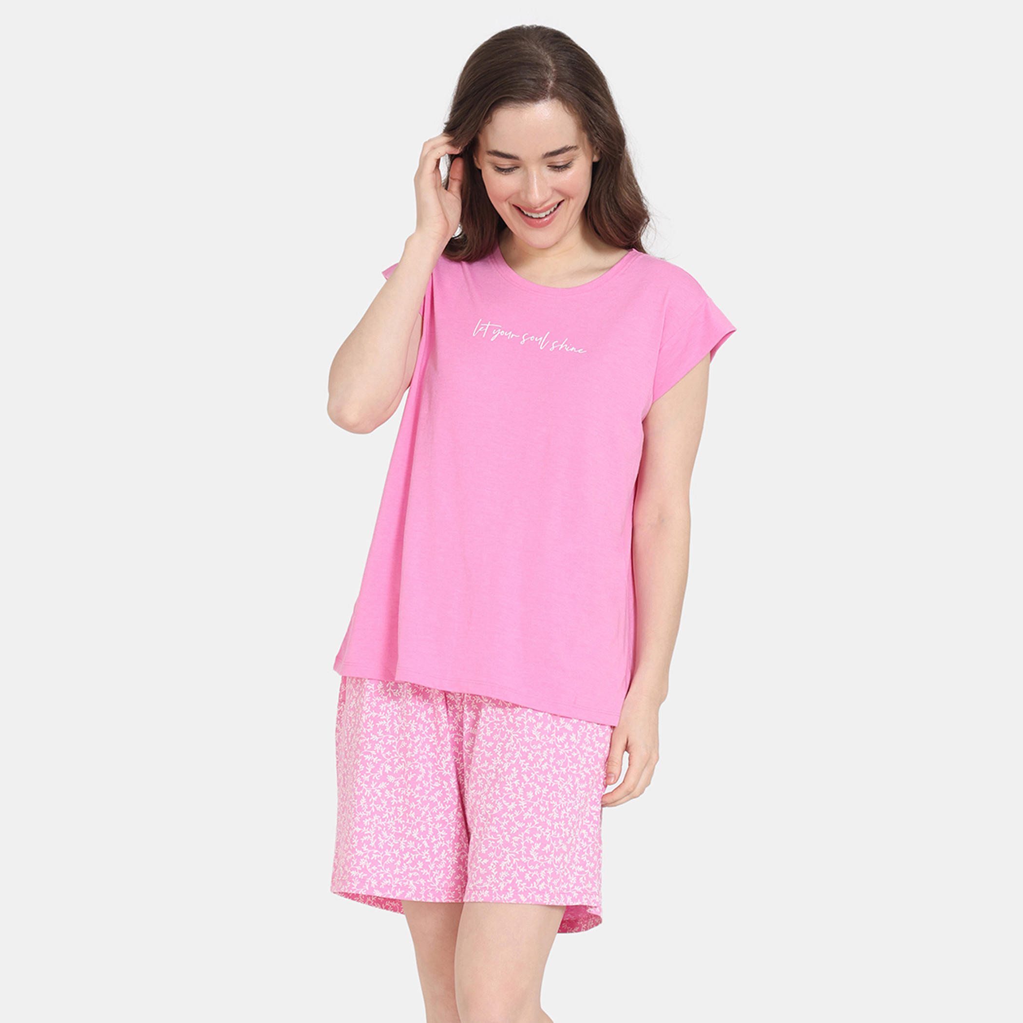 طقم شورت وتيشيرت 3 قطع بطبعات من زيفامي-women-clothing-nightwear-pyjamas-shortsets-image-1