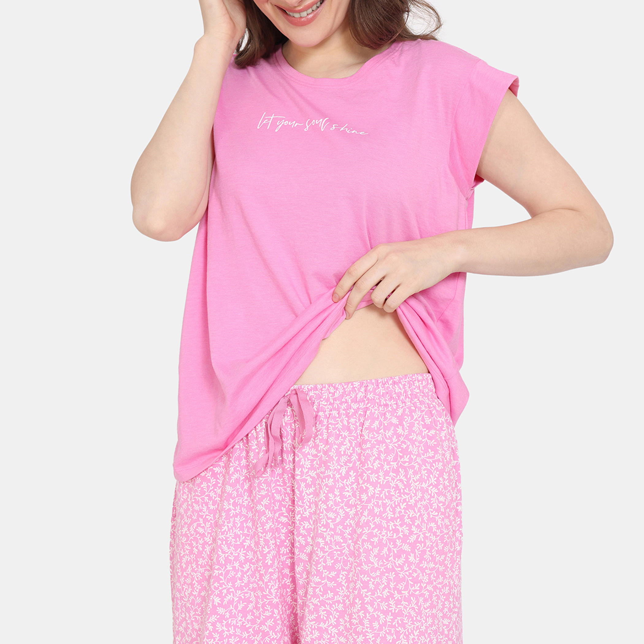 طقم شورت وتيشيرت 3 قطع بطبعات من زيفامي-women-clothing-nightwear-pyjamas-shortsets-image-5