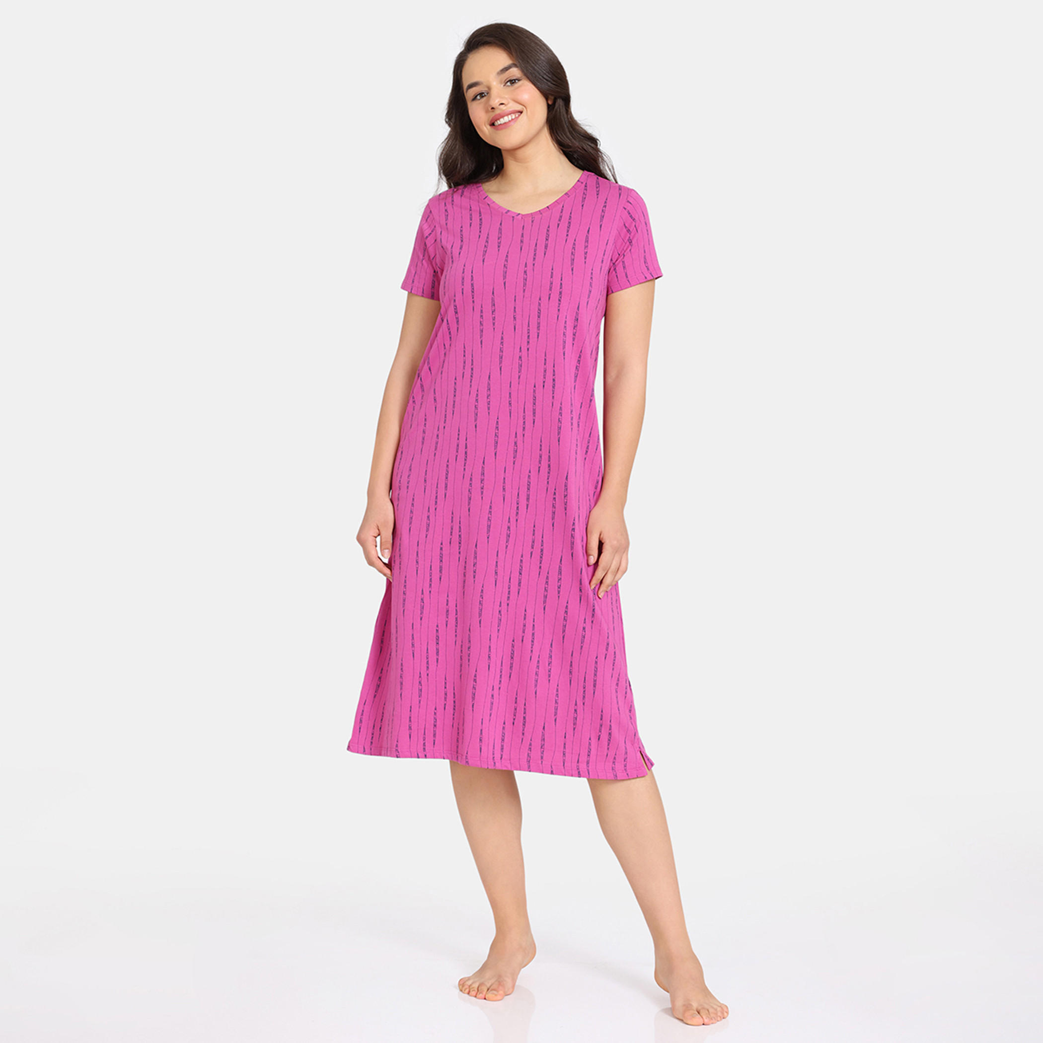 قميص نوم بياقة V وأكمام قصيرة وطبعات من زيفامي-women-clothing-nightwear-nighties-image-1