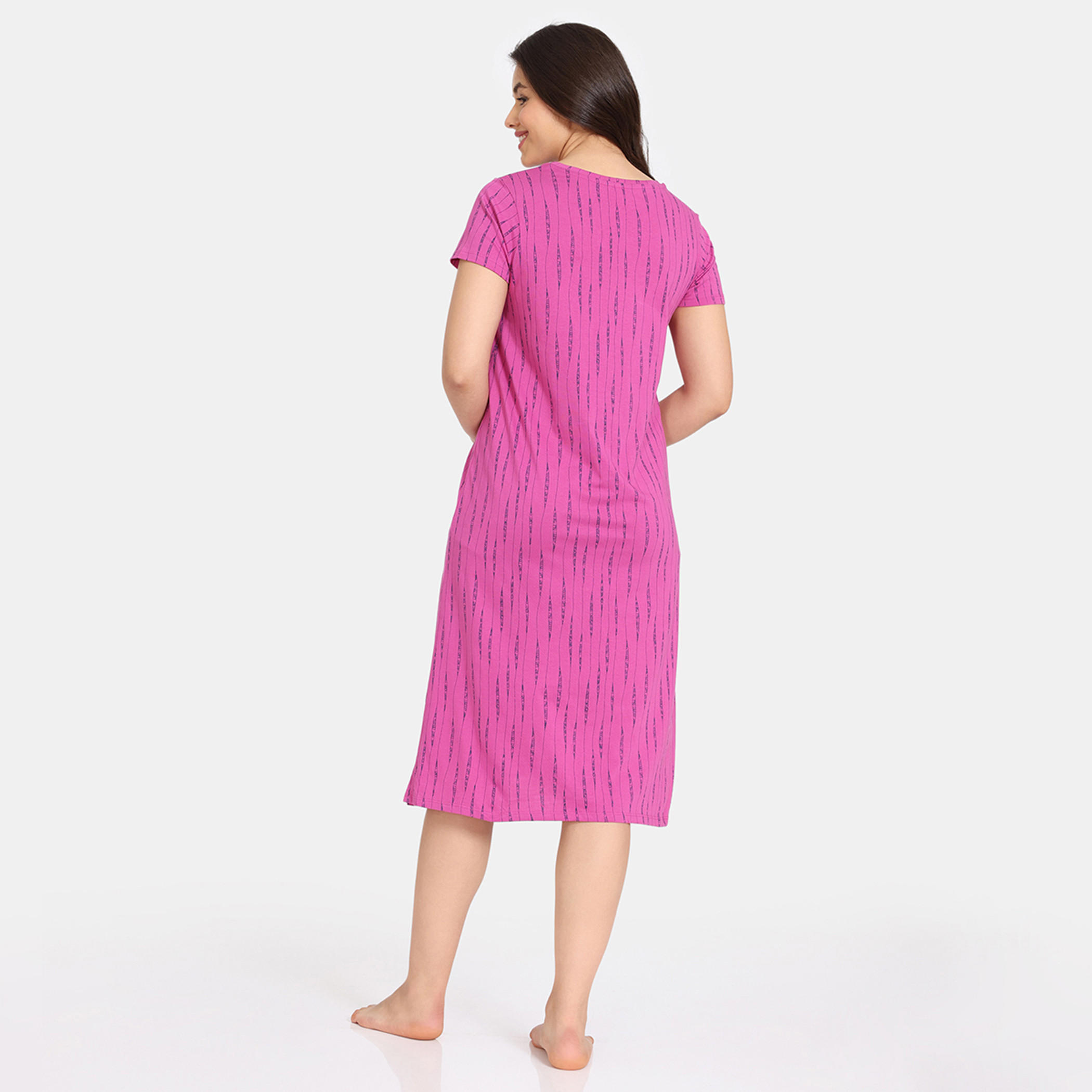 قميص نوم بياقة V وأكمام قصيرة وطبعات من زيفامي-women-clothing-nightwear-nighties-image-3