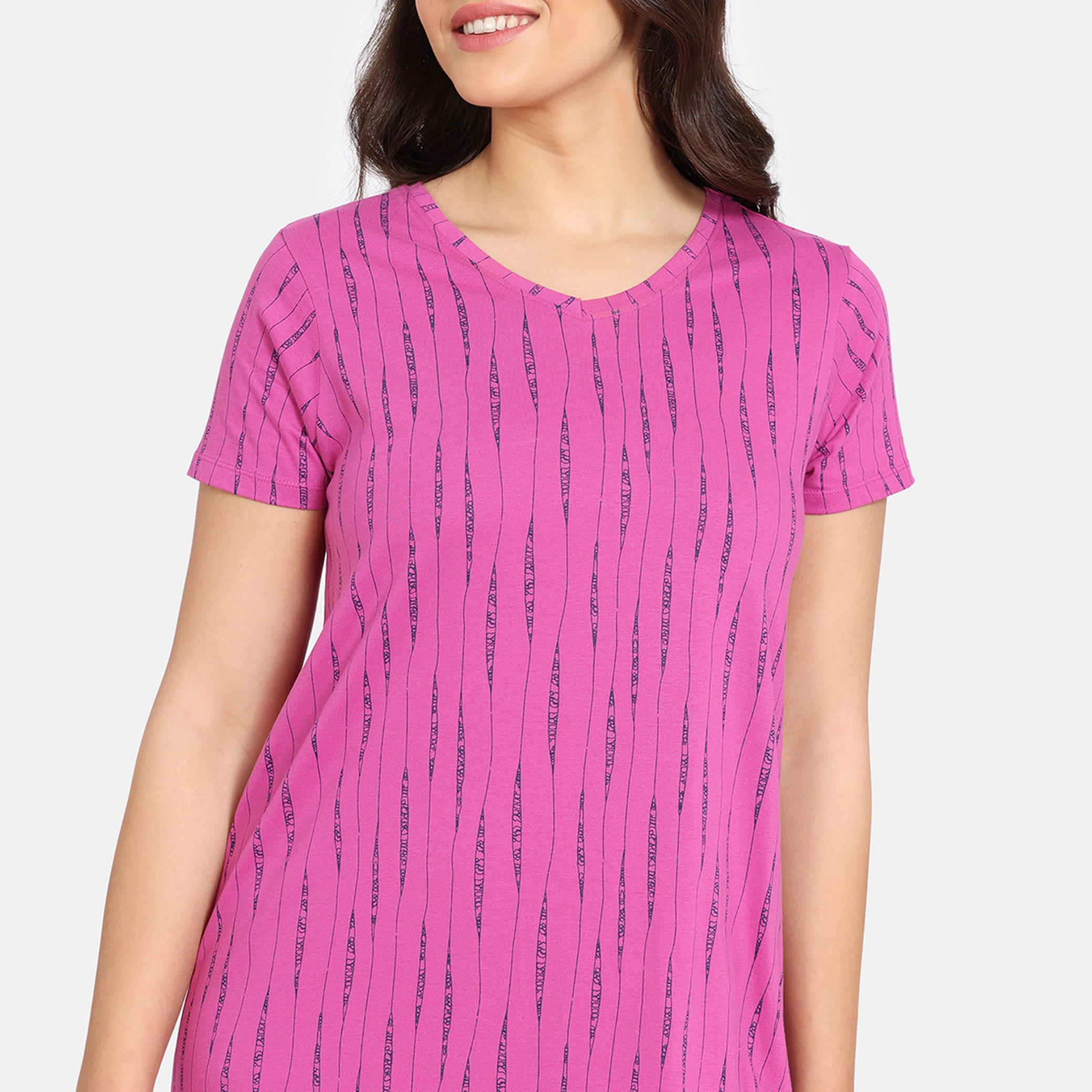 قميص نوم بياقة V وأكمام قصيرة وطبعات من زيفامي-women-clothing-nightwear-nighties-image-5
