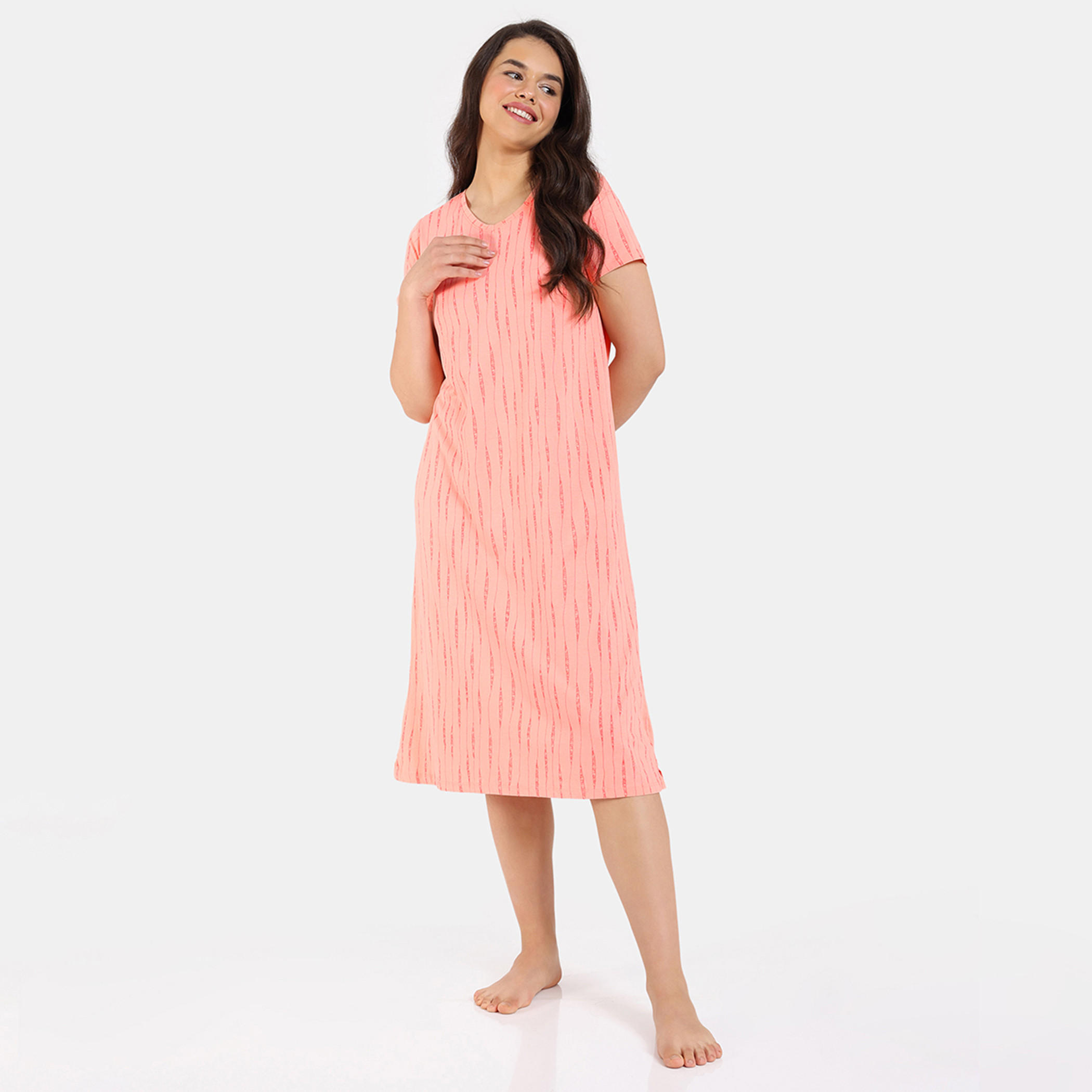 قميص نوم بياقة V وأكمام قصيرة وطبعات من زيفامي-women-clothing-nightwear-nighties-image-6