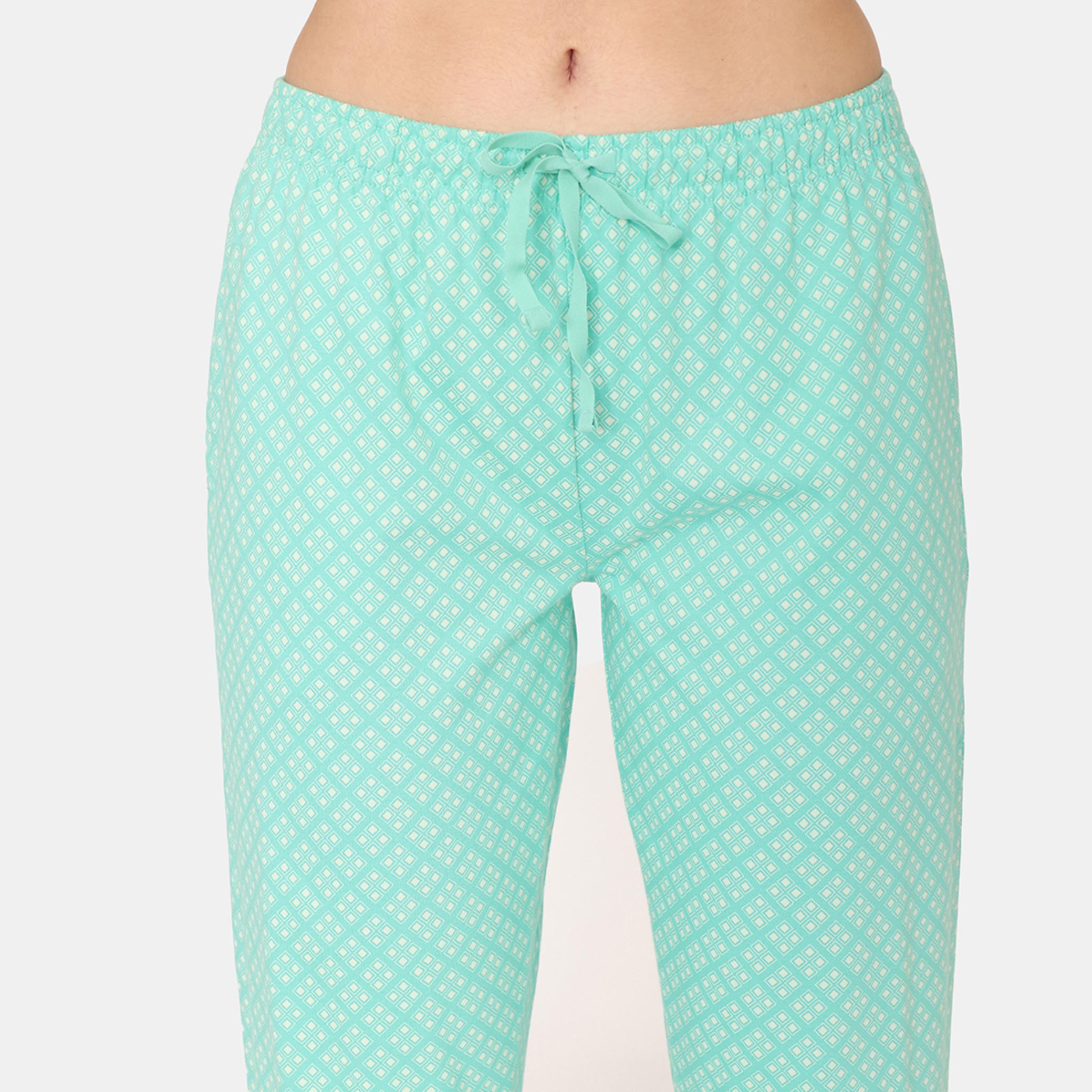 طقم بنطلون بيجاما وتيشيرت بطبعات من زيفامي-women-clothing-nightwear-pyjamas-longsets-image-12