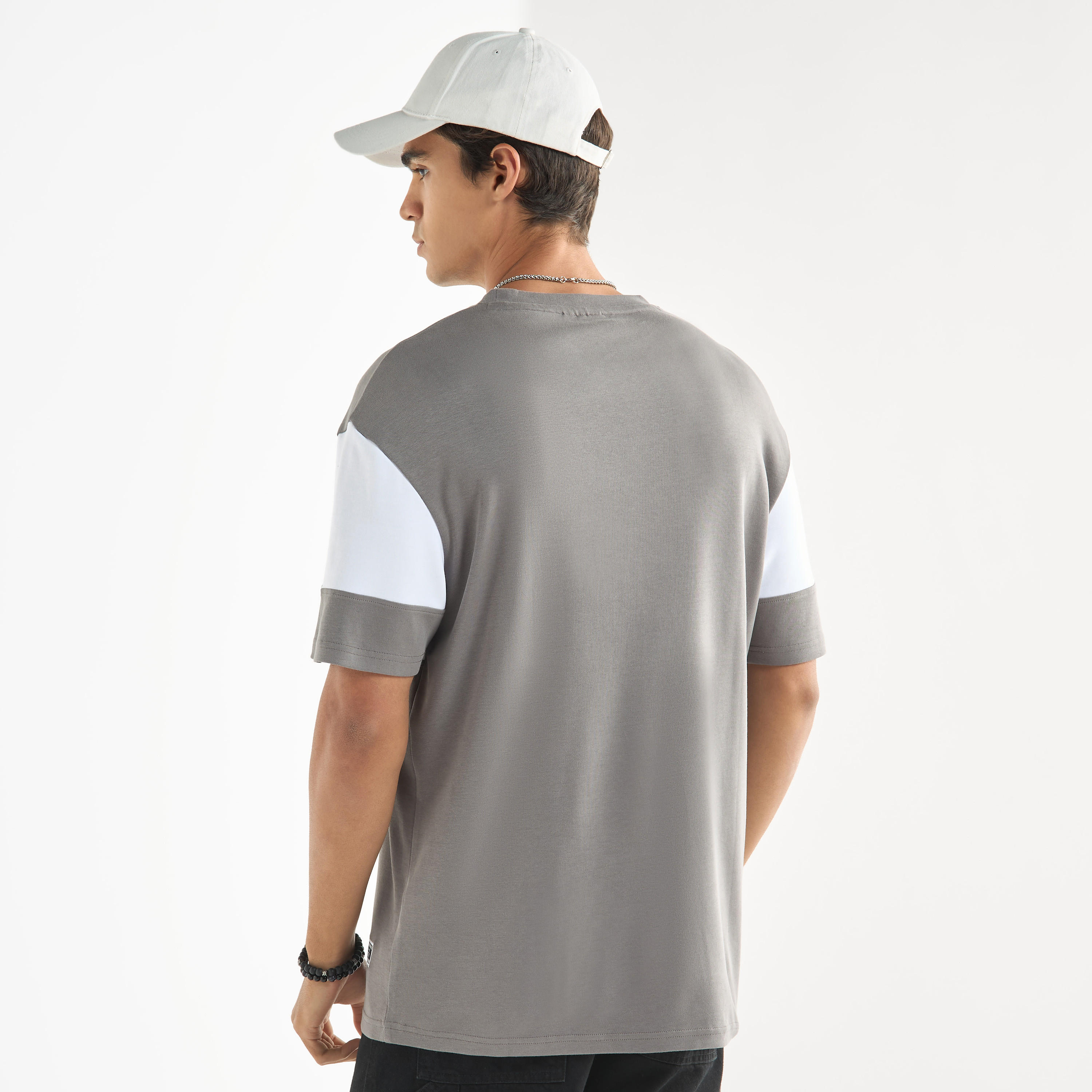 تيشيرت بياقة ضيقة وأكمام قصيرة وطبعات من ستارتر-men-clothing-tshirtsandpolos-tshirts-image-3