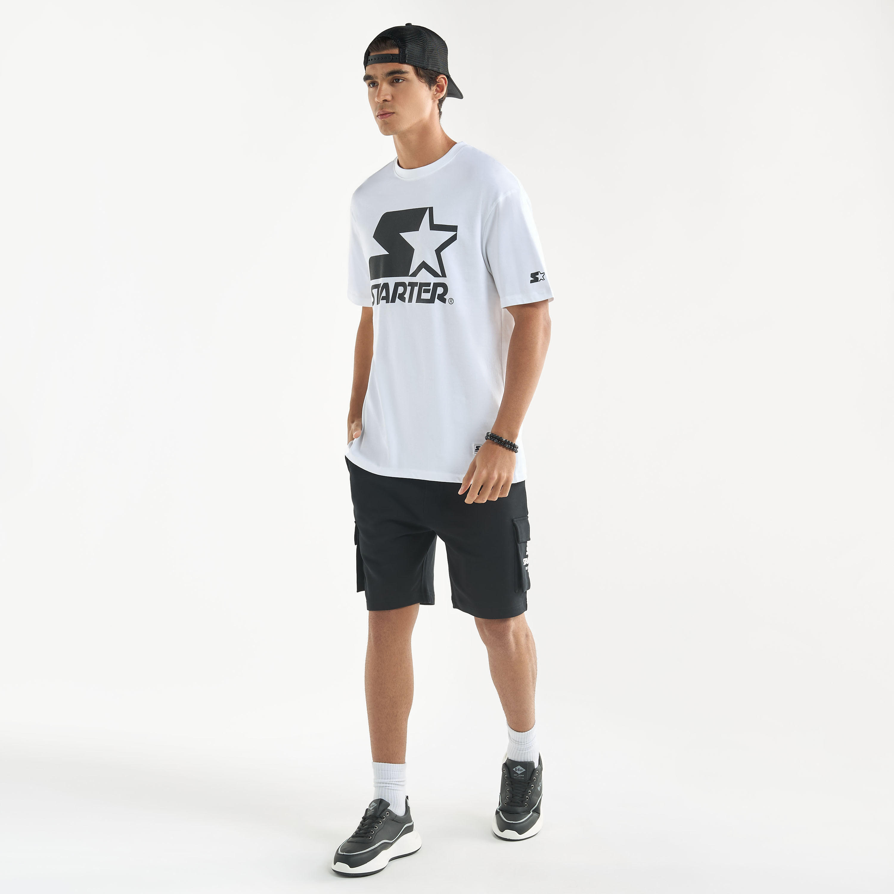 تيشيرت بياقة ضيقة وأكمام قصيرة وطبعات شعار من ستارتر-men-clothing-tshirtsandpolos-tshirts-image-2
