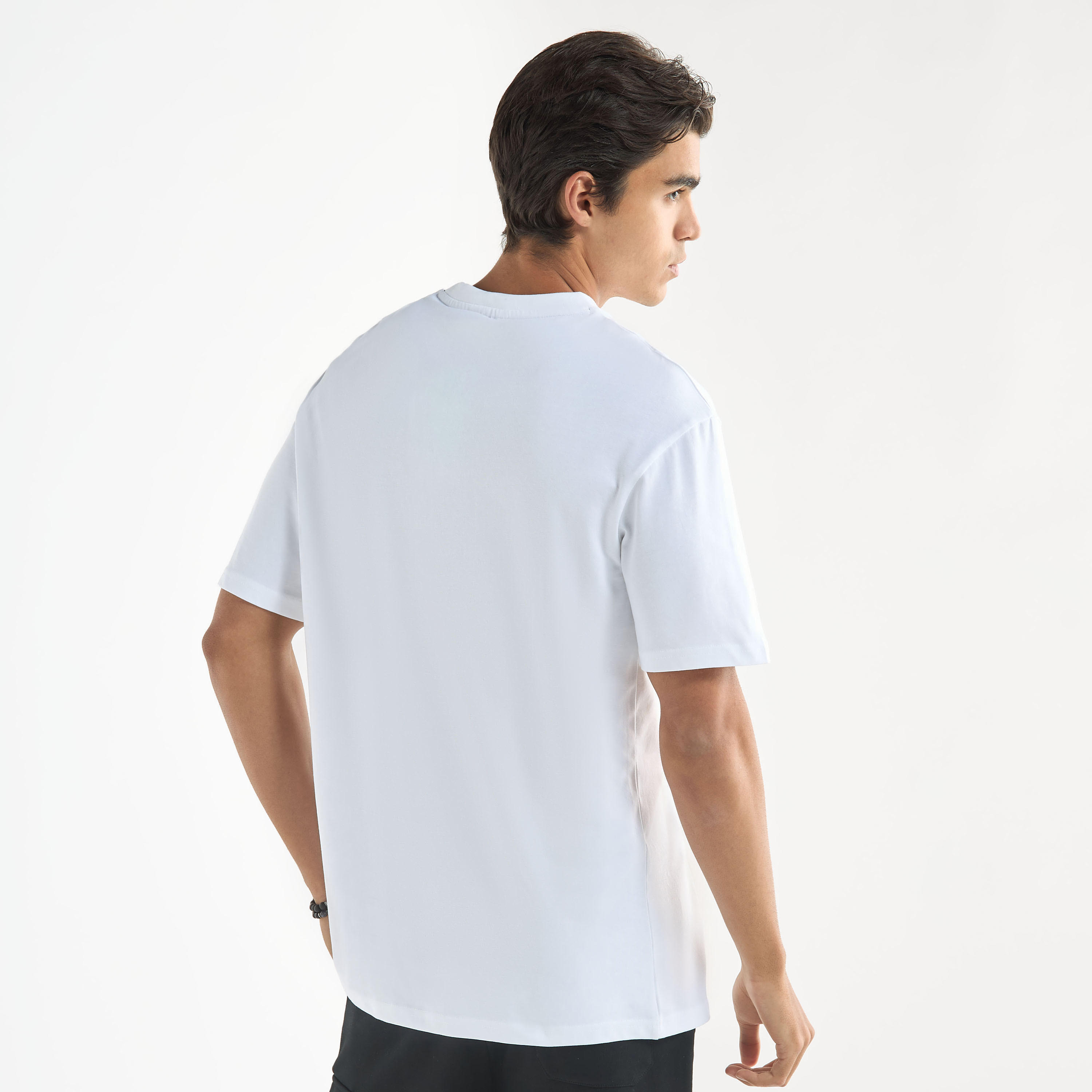 تيشيرت بياقة ضيقة وأكمام قصيرة وطبعات شعار من ستارتر-men-clothing-tshirtsandpolos-tshirts-image-3