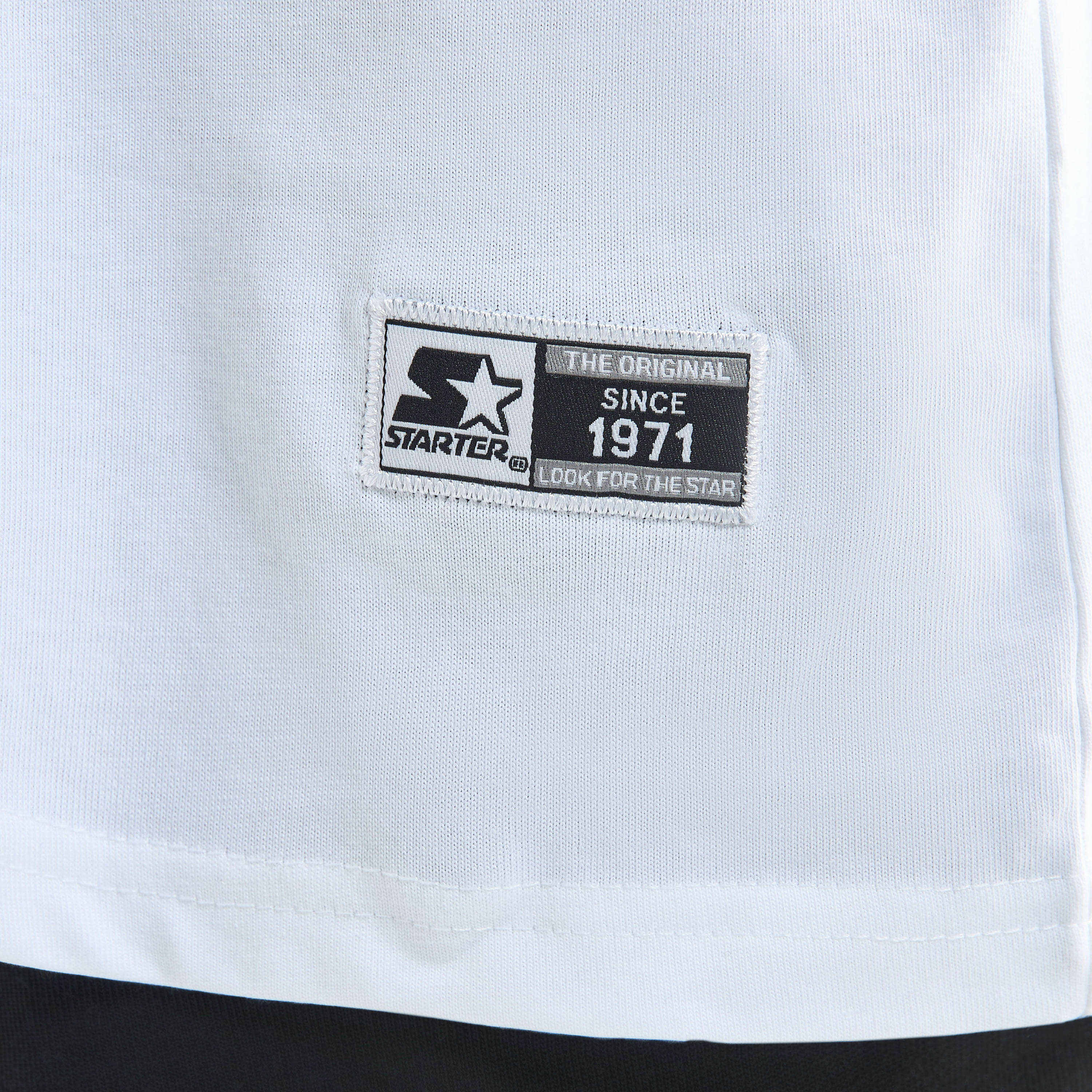 تيشيرت بياقة ضيقة وأكمام قصيرة وطبعات شعار من ستارتر-men-clothing-tshirtsandpolos-tshirts-image-5