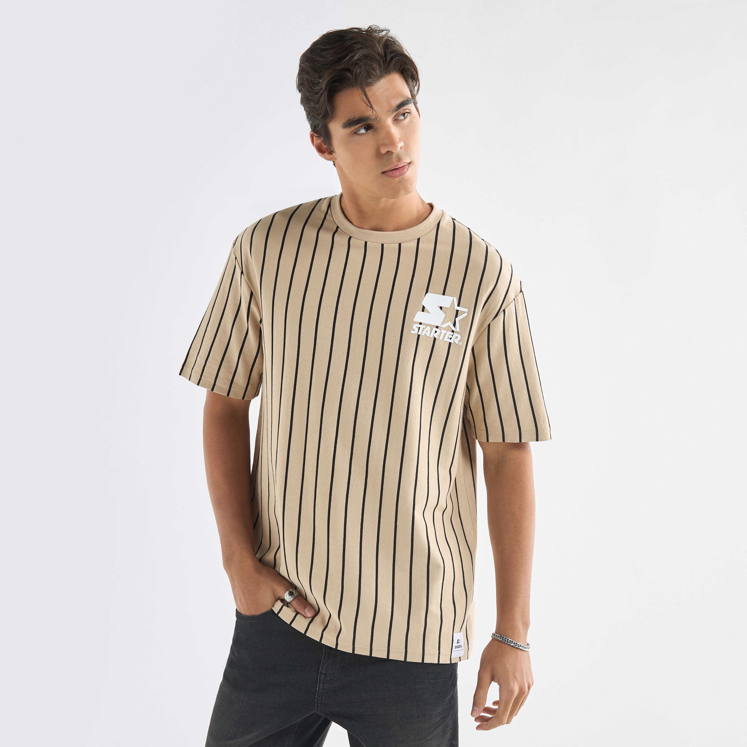 تيشيرت مخطط بياقة ضيقة وأكمام قصيرة من ستارتر-men-clothing-tshirtsandpolos-tshirts-image-1