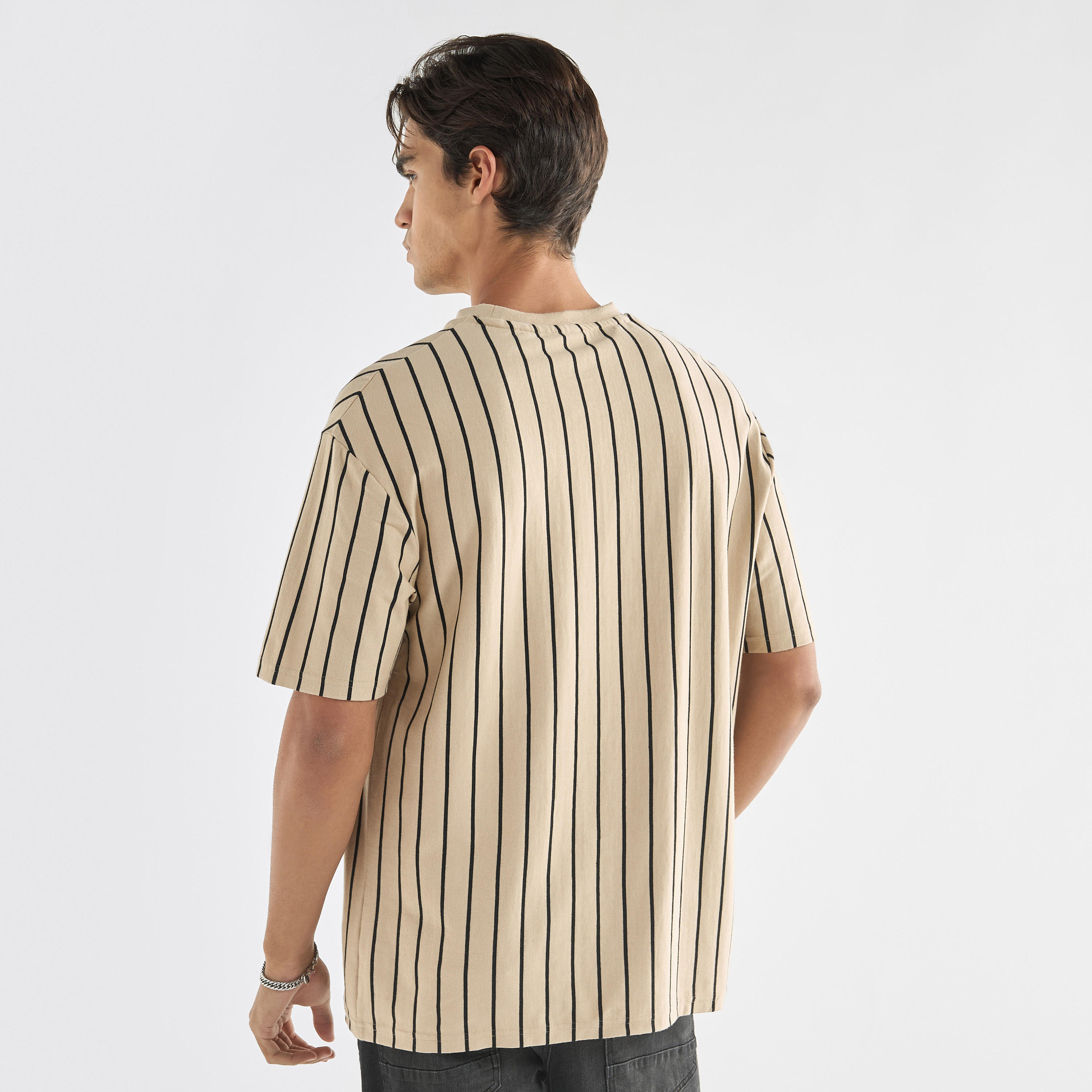 تيشيرت مخطط بياقة ضيقة وأكمام قصيرة من ستارتر-men-clothing-tshirtsandpolos-tshirts-image-3