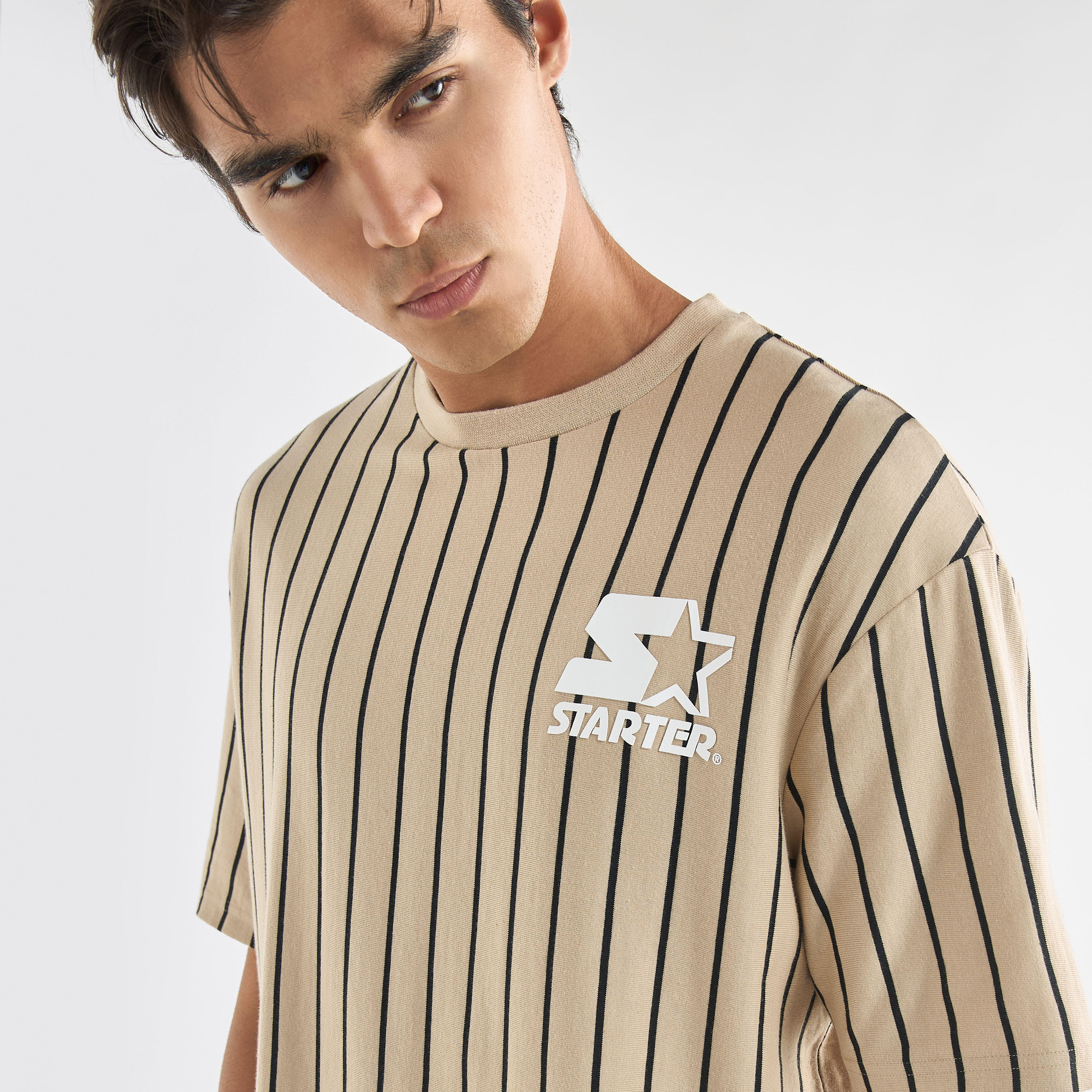 تيشيرت مخطط بياقة ضيقة وأكمام قصيرة من ستارتر-men-clothing-tshirtsandpolos-tshirts-image-4