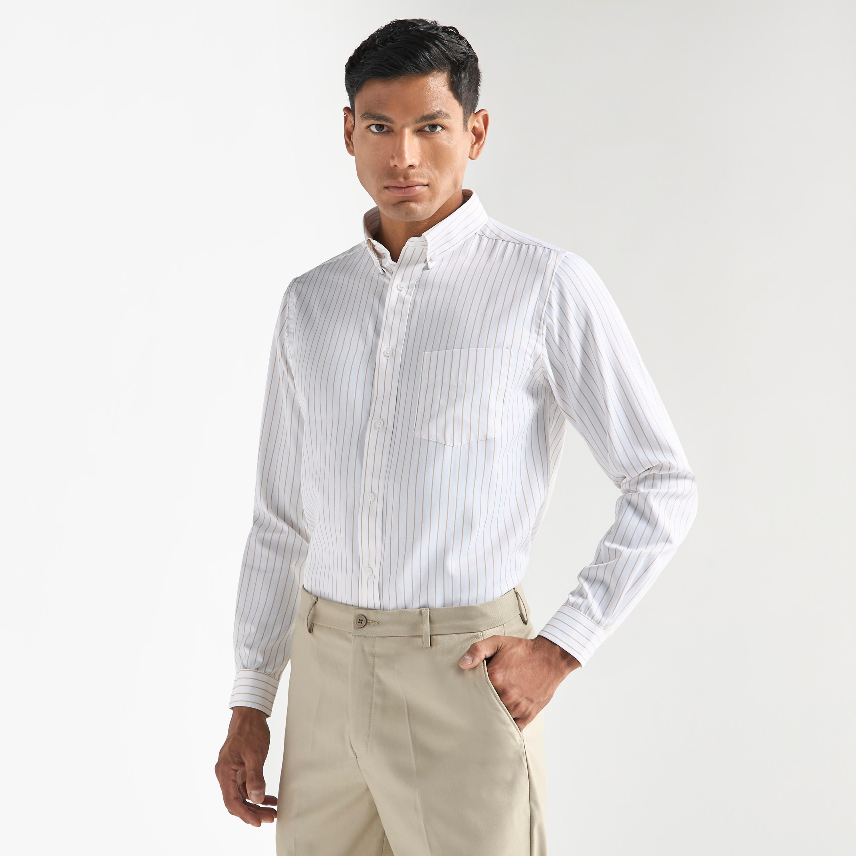 قميص مقلّم بأكمام طويلة وياقة بأزرار-men-clothing-shirts-image-1