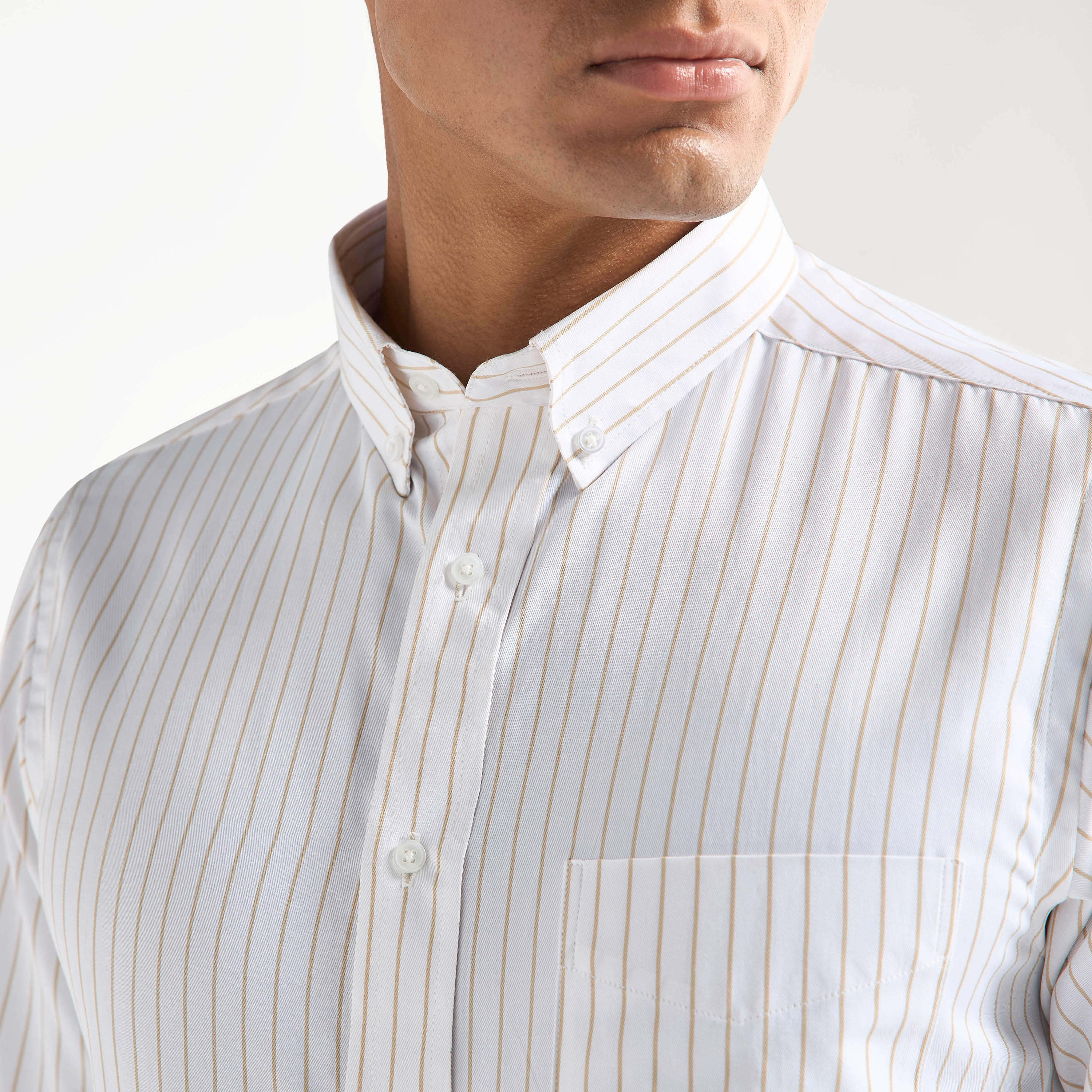 قميص مقلّم بأكمام طويلة وياقة بأزرار-men-clothing-shirts-image-4