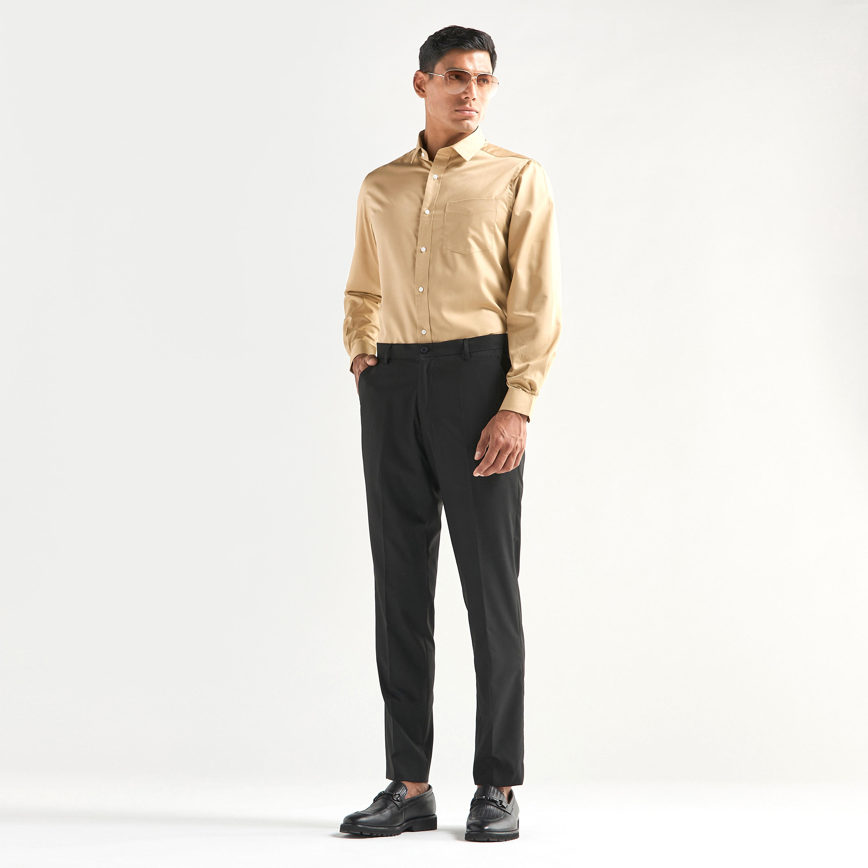 قميص سادة بقصة عادية وأكمام طويلة وجيب-men-clothing-shirts-image-2