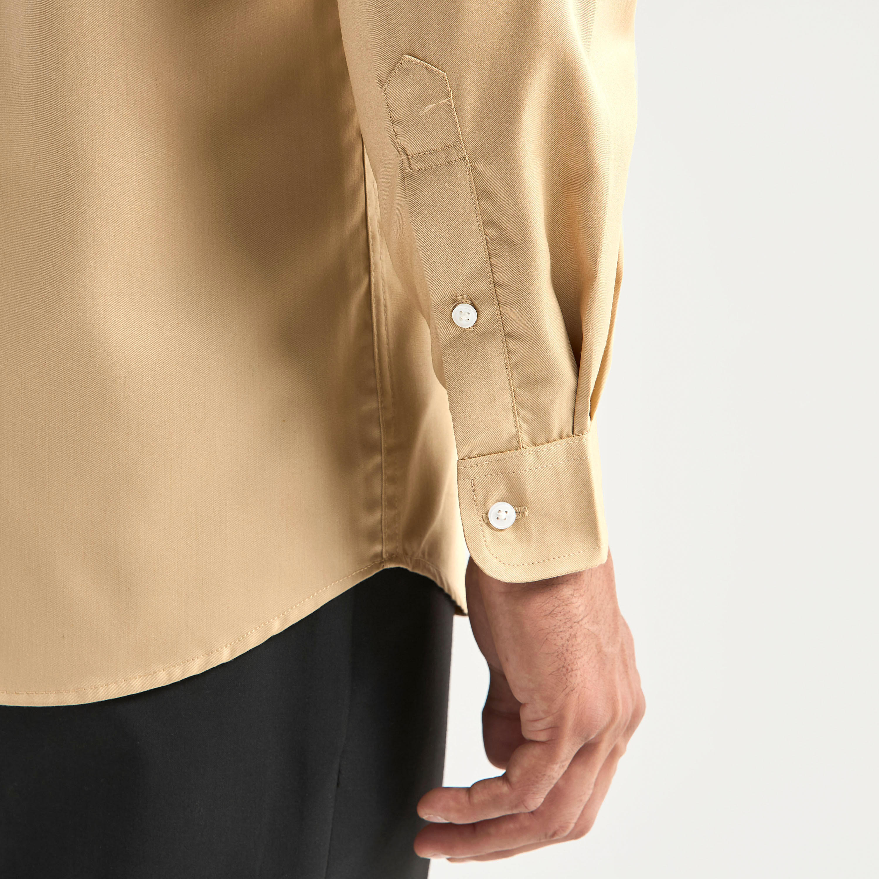 قميص سادة بقصة عادية وأكمام طويلة وجيب-men-clothing-shirts-image-5