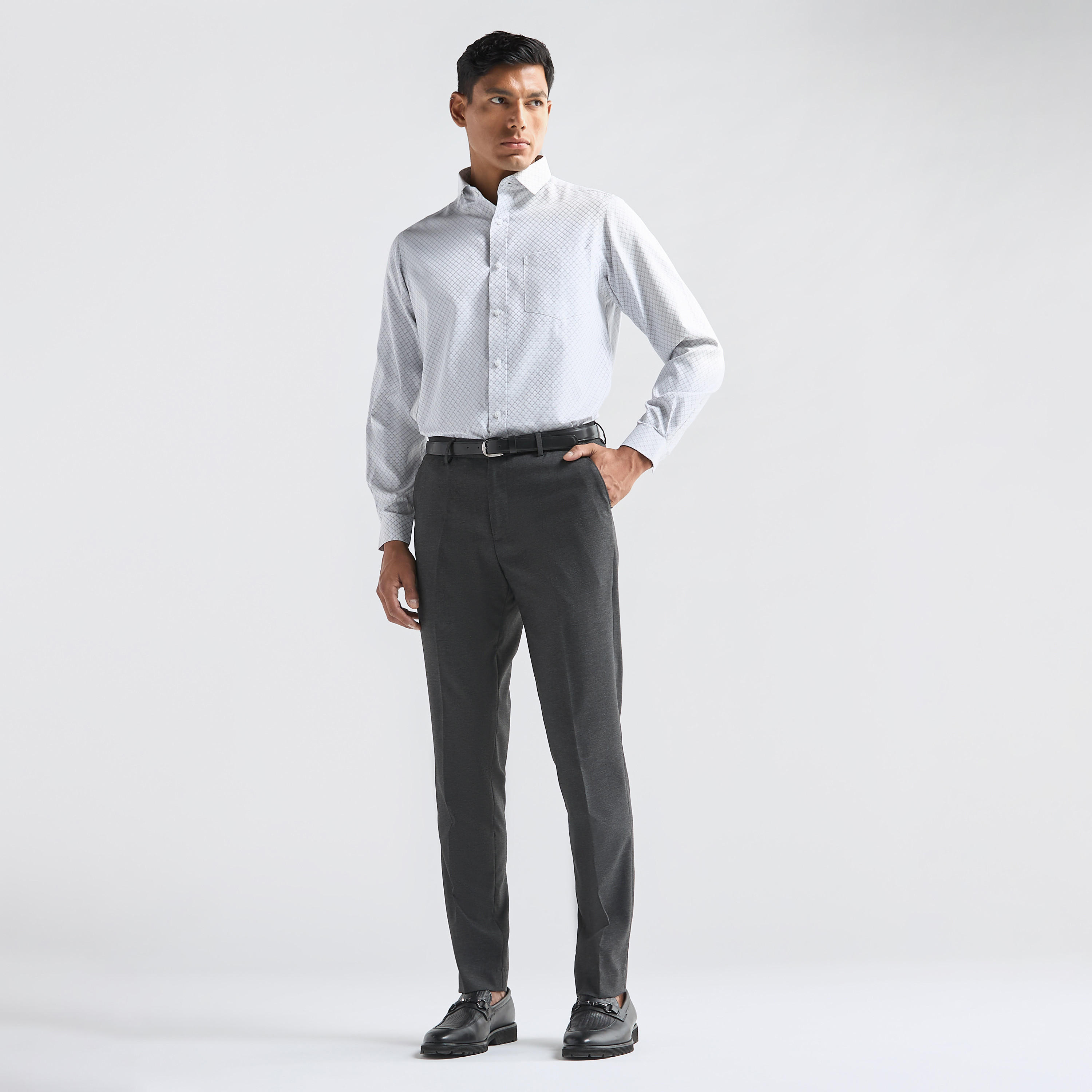 قميص بقصة عادية وأكمام طويلة وطبعات وجيب-men-clothing-shirts-image-2