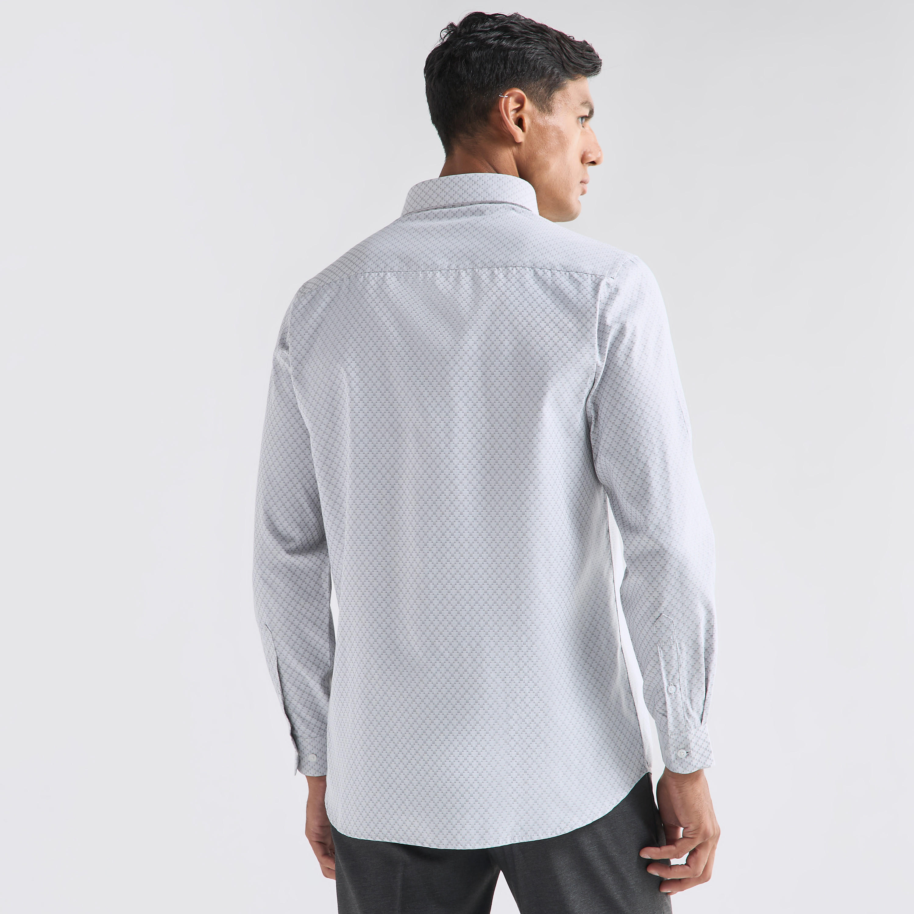 قميص بقصة عادية وأكمام طويلة وطبعات وجيب-men-clothing-shirts-image-3