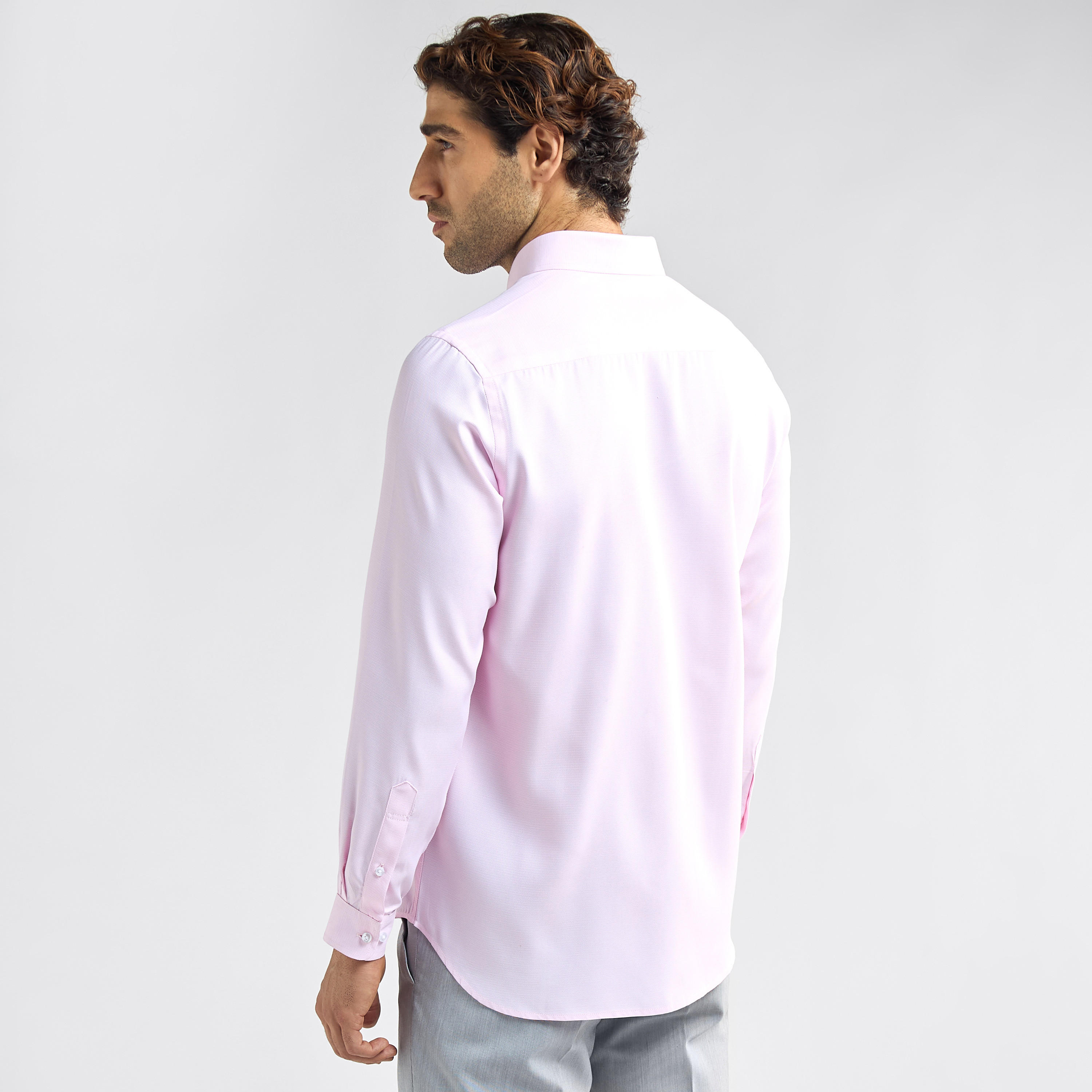 قميص سادة بقصّة عادية وأكمام طويلة-men-clothing-shirts-image-2