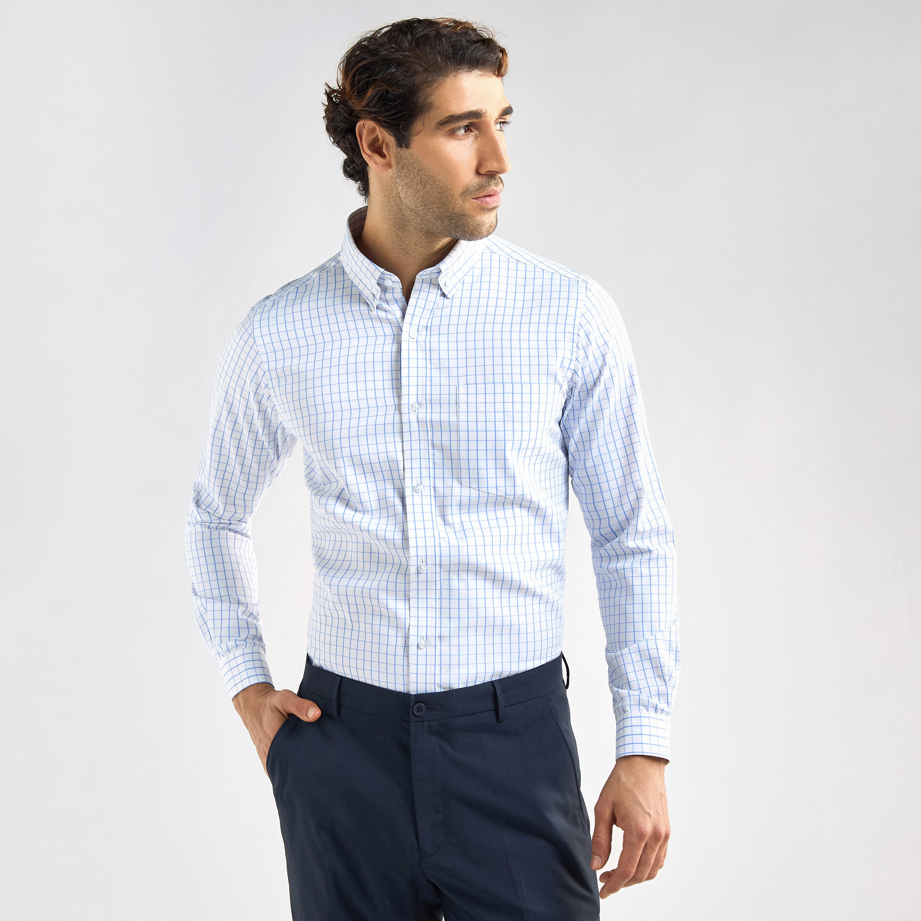 قميص كاروهات بقصة عادية وأكمام طويلة وجيب على الصدر ووصلة أزرار-men-clothing-shirts-image-1