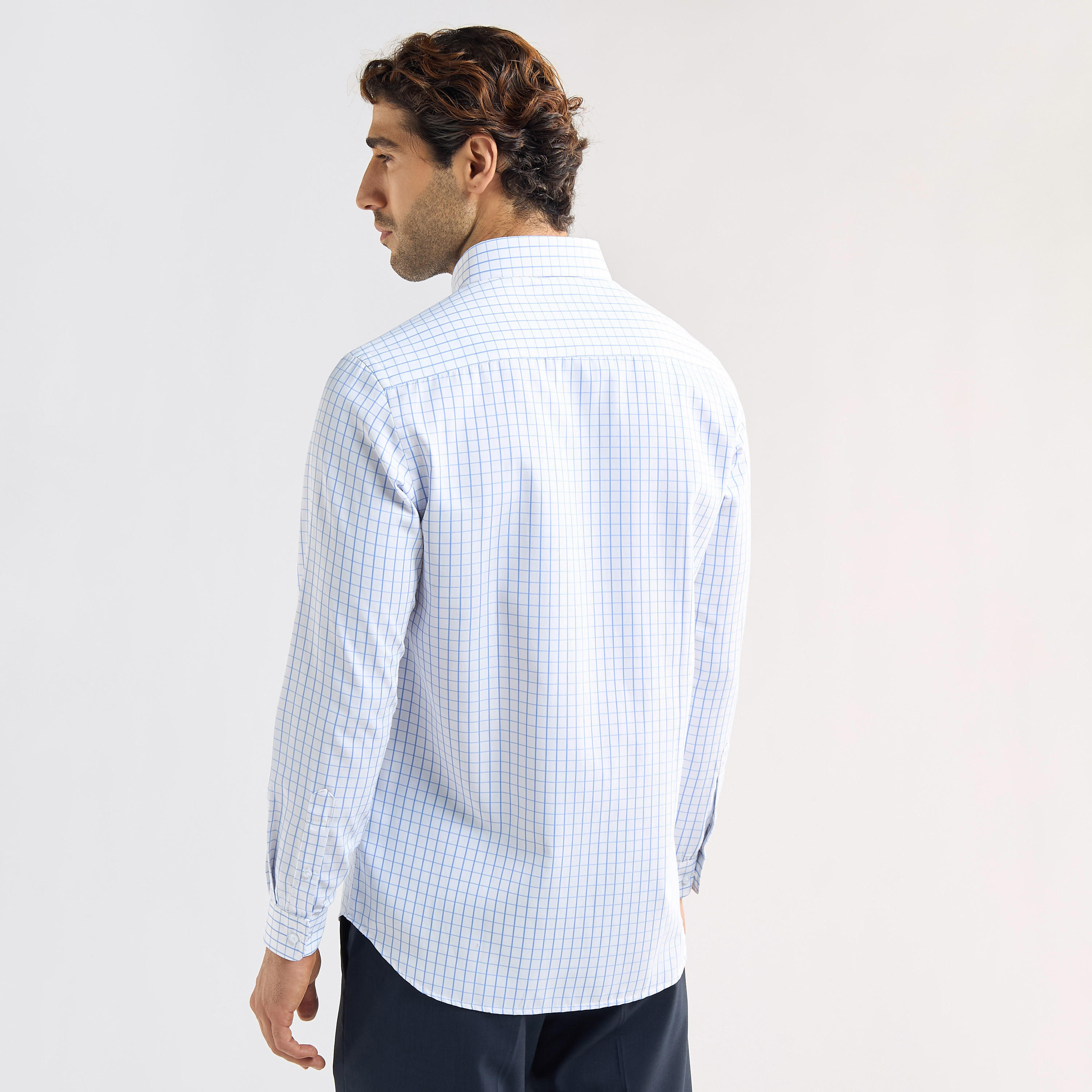 قميص كاروهات بقصة عادية وأكمام طويلة وجيب على الصدر ووصلة أزرار-men-clothing-shirts-image-3