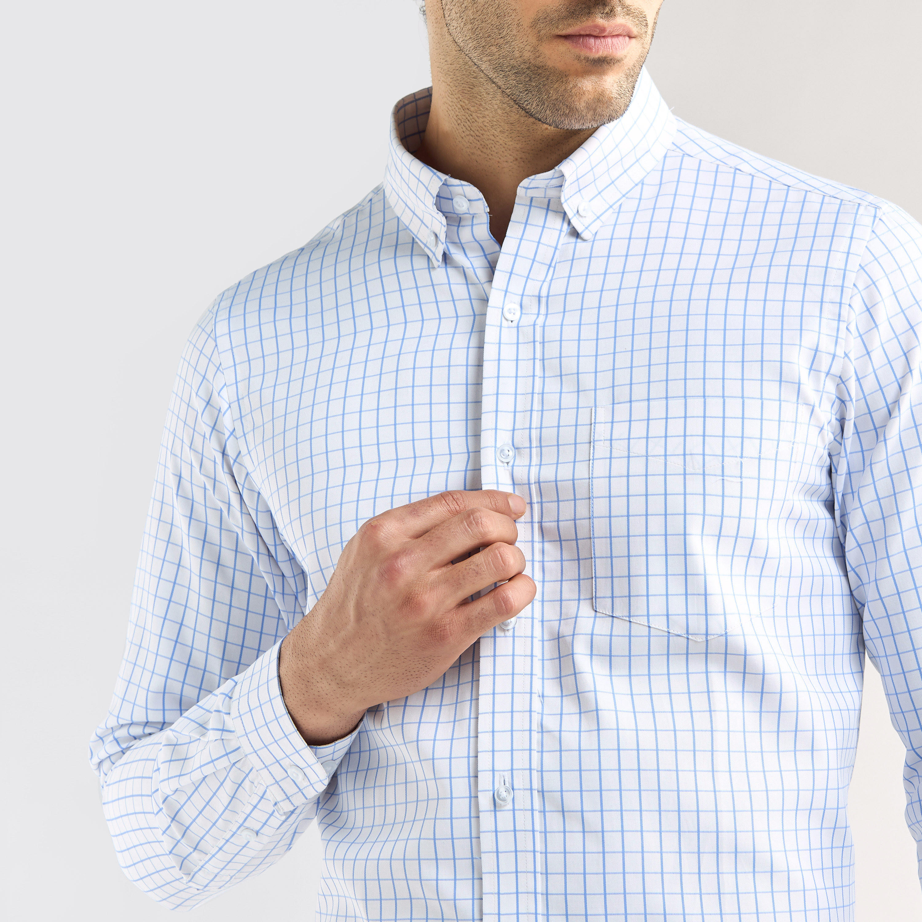 قميص كاروهات بقصة عادية وأكمام طويلة وجيب على الصدر ووصلة أزرار-men-clothing-shirts-image-4