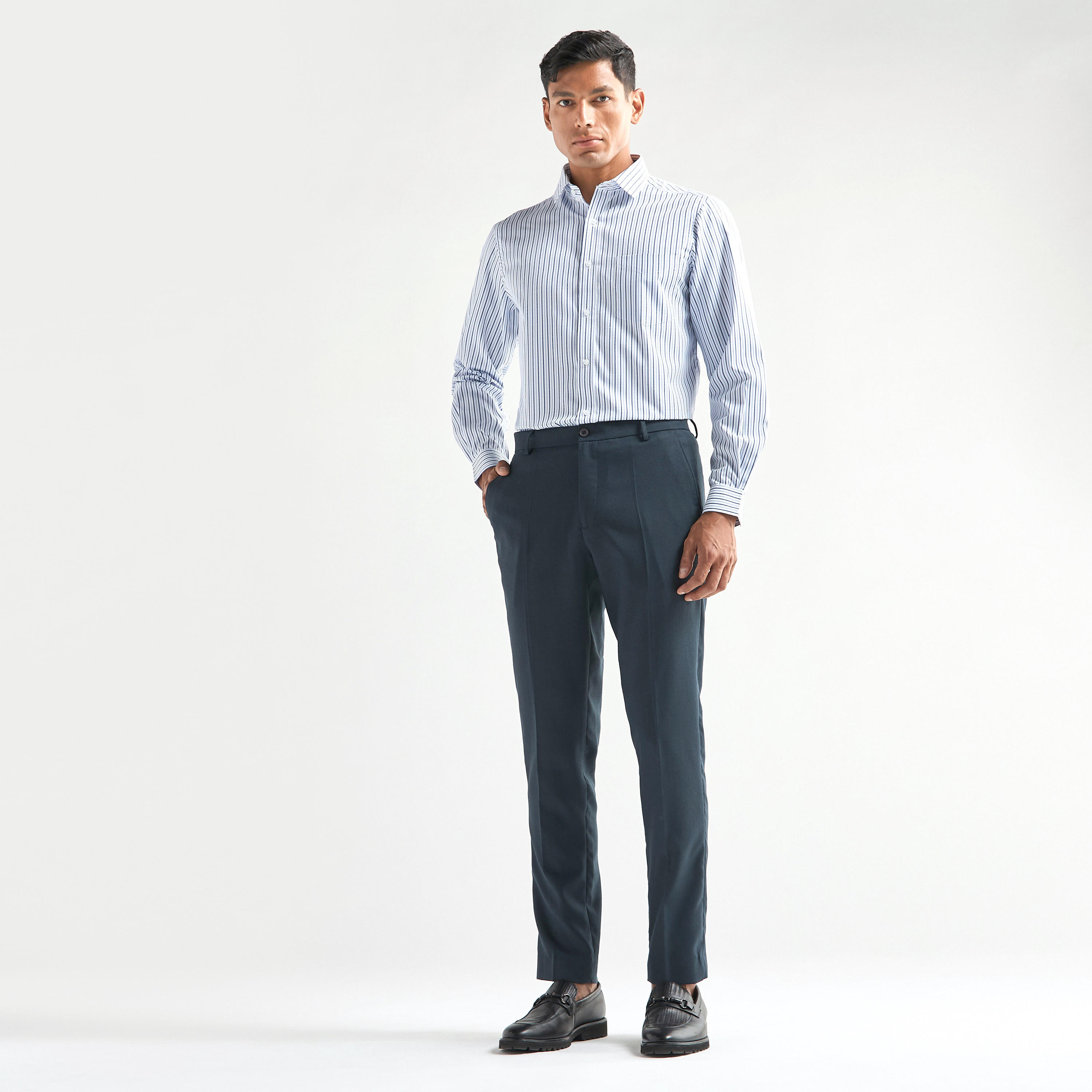 قميص مخطط بجيب وأكمام طويلة وقصة عادية-men-clothing-shirts-image-2