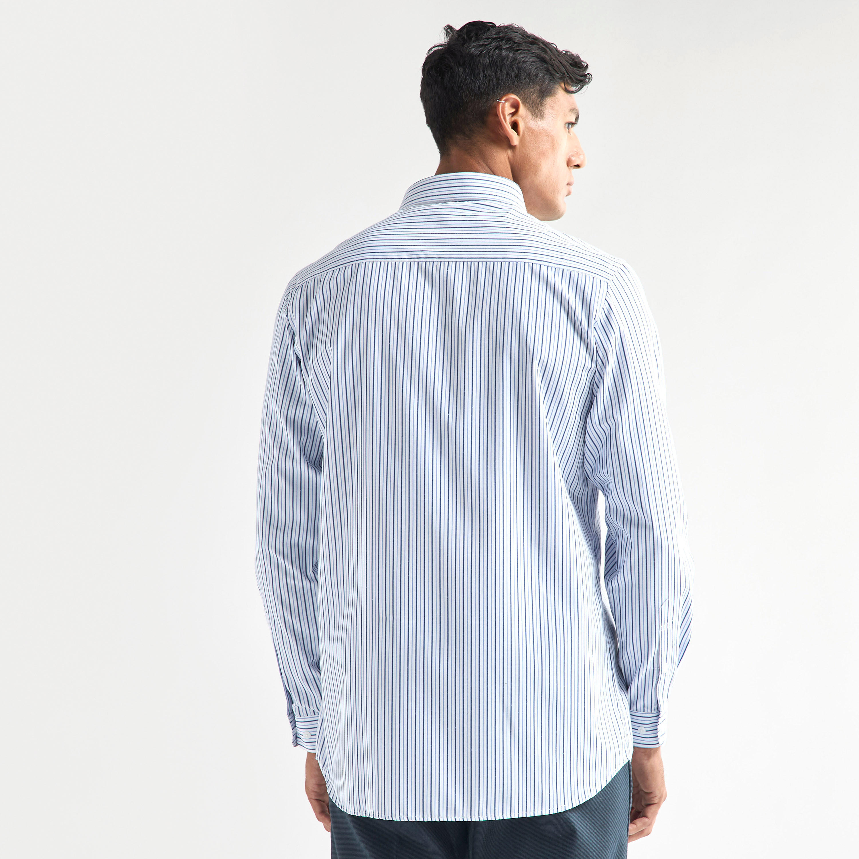 قميص مخطط بجيب وأكمام طويلة وقصة عادية-men-clothing-shirts-image-3