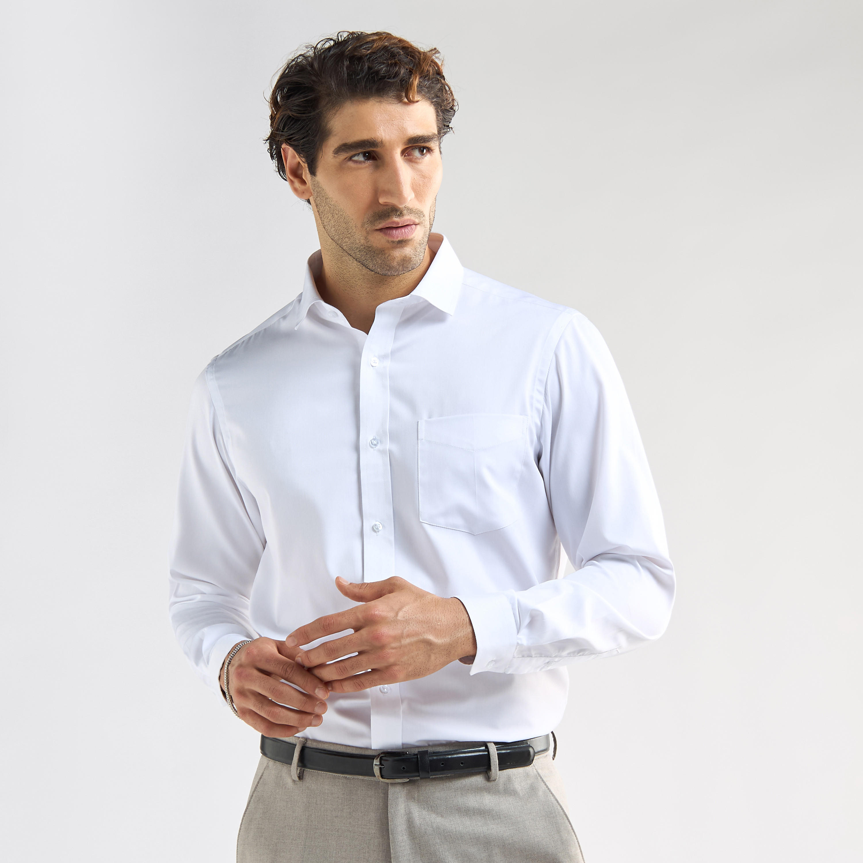 قميص سادة بأكمام طويلة وجيب على الصدر وبقصّة عادية-men-clothing-shirts-image-1