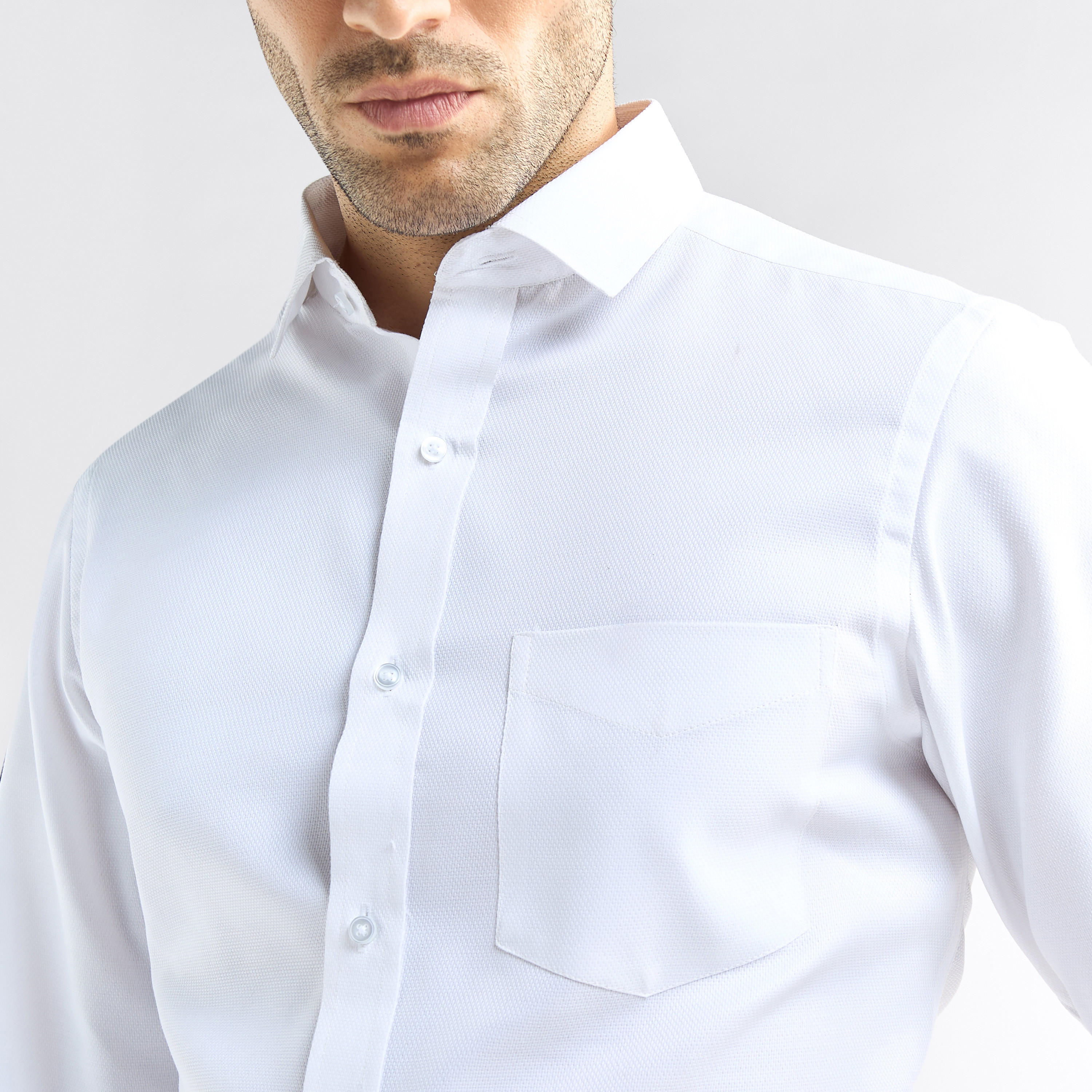 قميص بارز الملمس بأكمام طويلة وجيب على الصدر بقصّة عادية-men-clothing-shirts-image-4