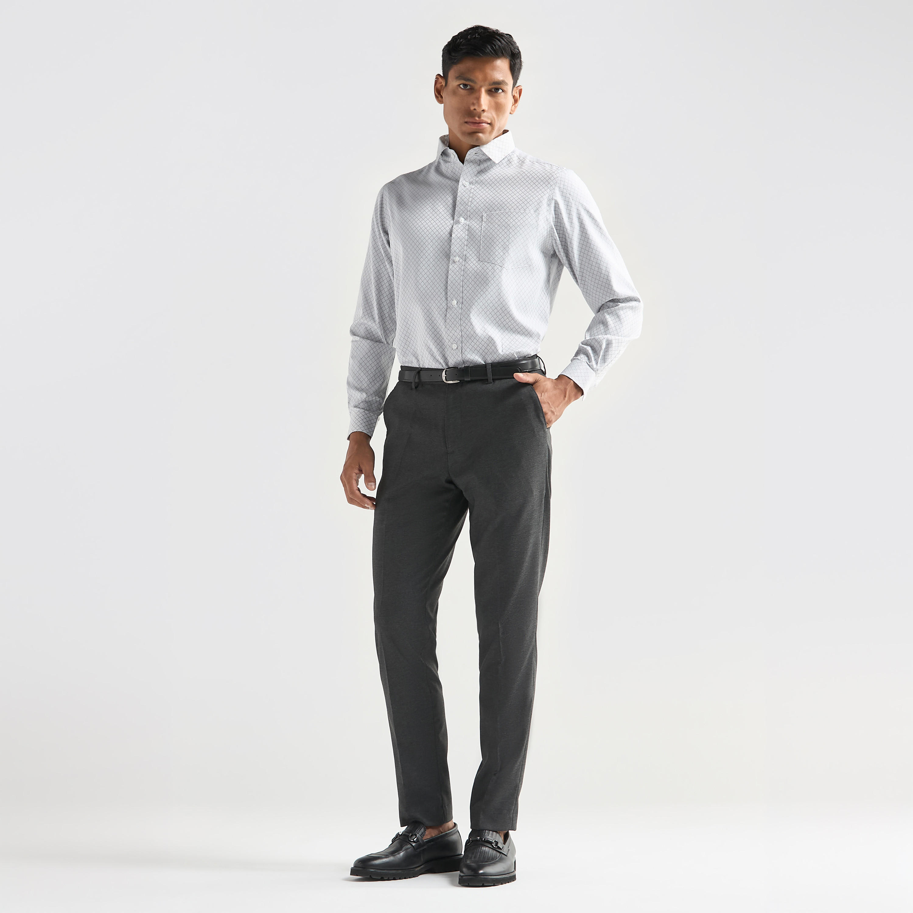 بنطلون سادة بقصّة سليم وجيوب-men-clothing-bottoms-trousersandchinos-trousers-image-3