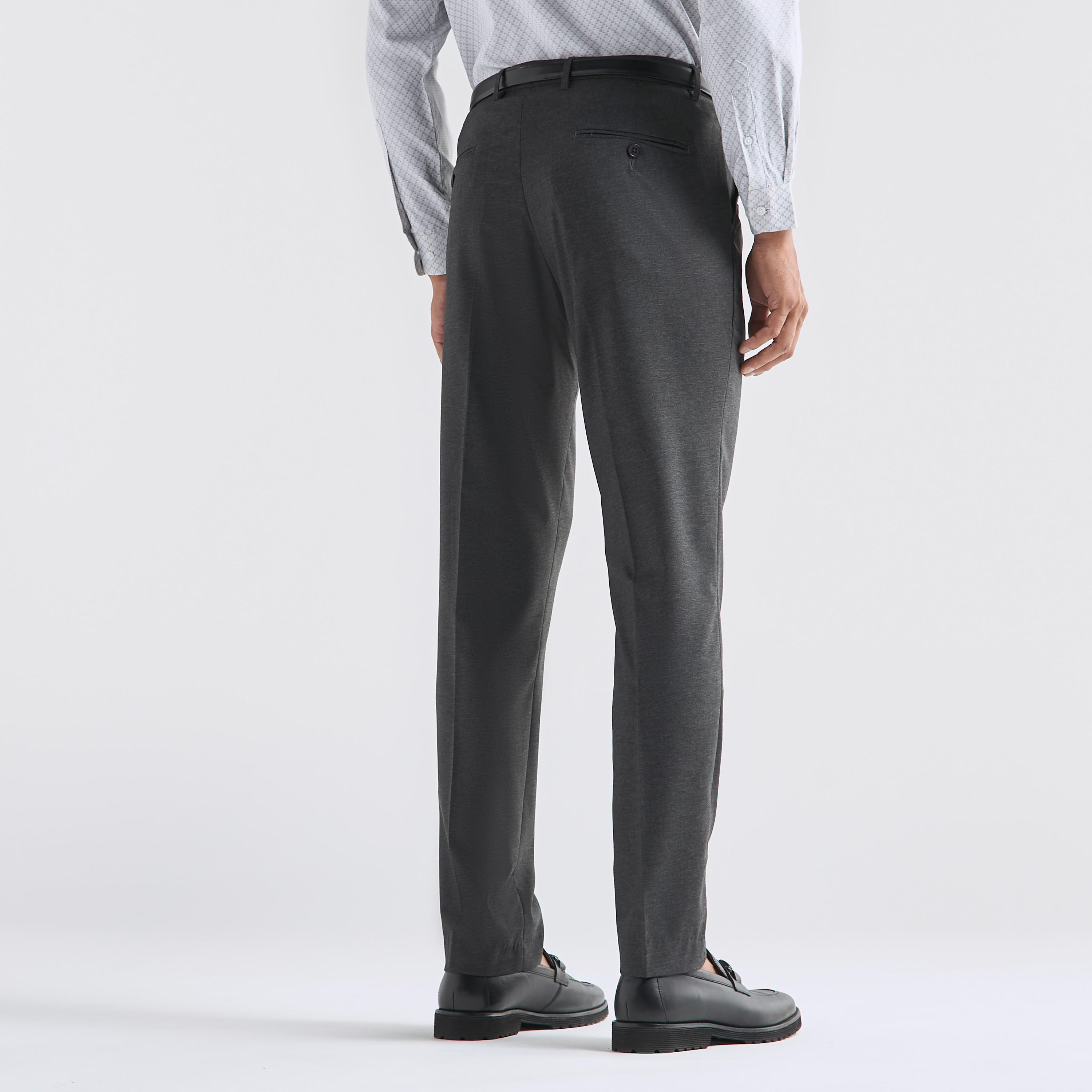 بنطلون سادة بقصّة سليم وجيوب-men-clothing-bottoms-trousersandchinos-trousers-image-2