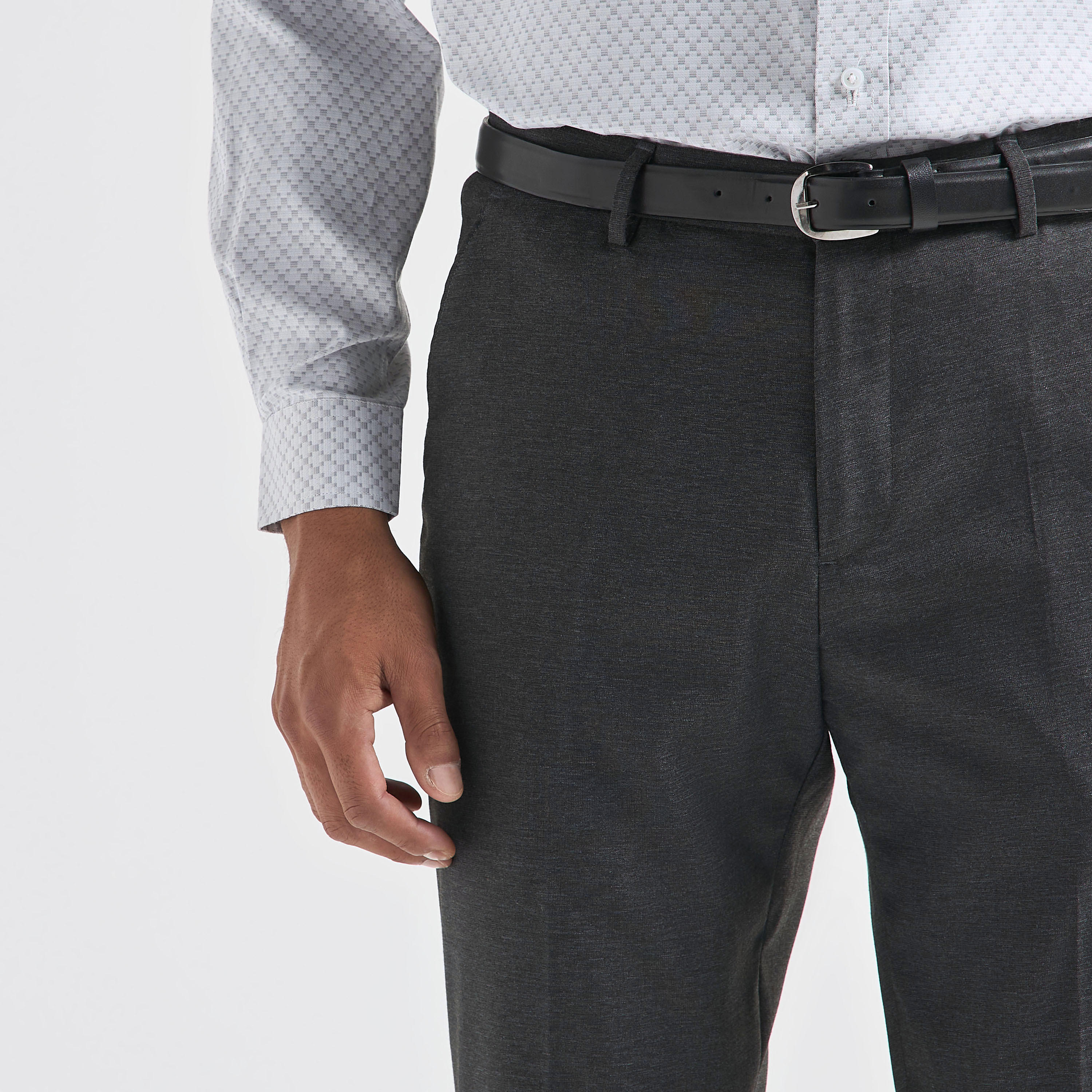بنطلون سادة بقصّة سليم وجيوب-men-clothing-bottoms-trousersandchinos-trousers-image-1
