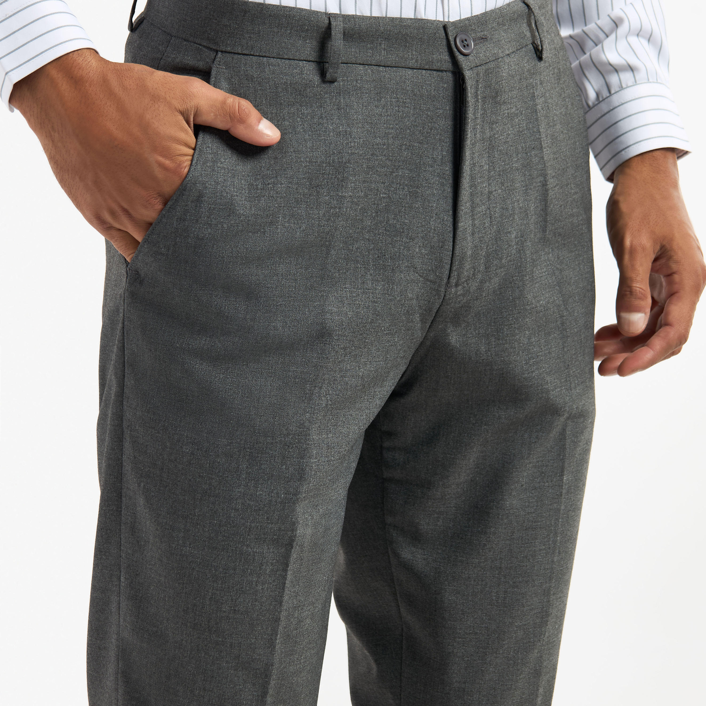 بنطلون سادة بقصة عادية وخصر مرن وجيوب وزر إغلاق-men-clothing-bottoms-trousersandchinos-trousers-image-4