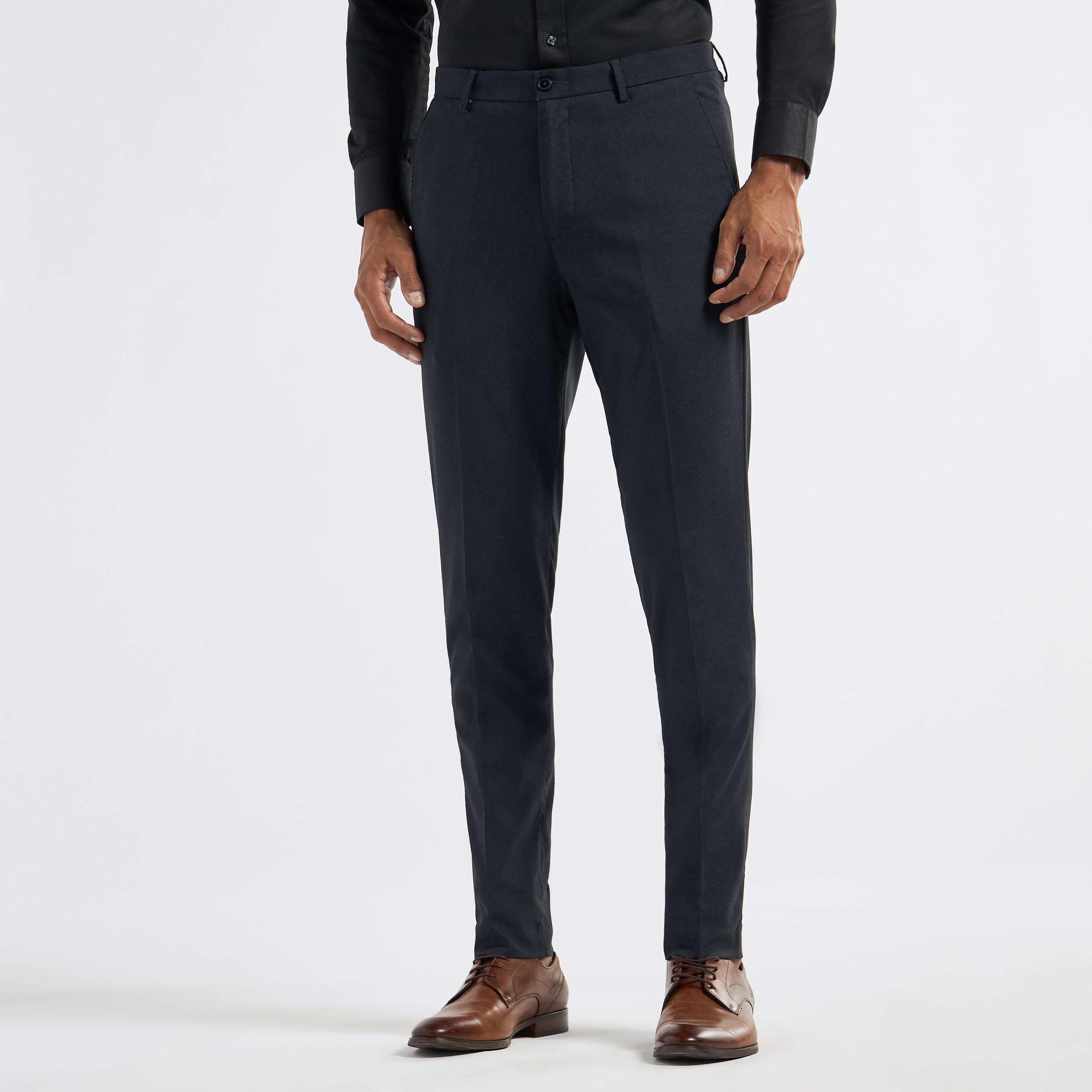 بنطلون سادة بقصة سليم وخصر مرن وجيوب وزر للإغلاق-men-clothing-bottoms-trousersandchinos-trousers-image-1