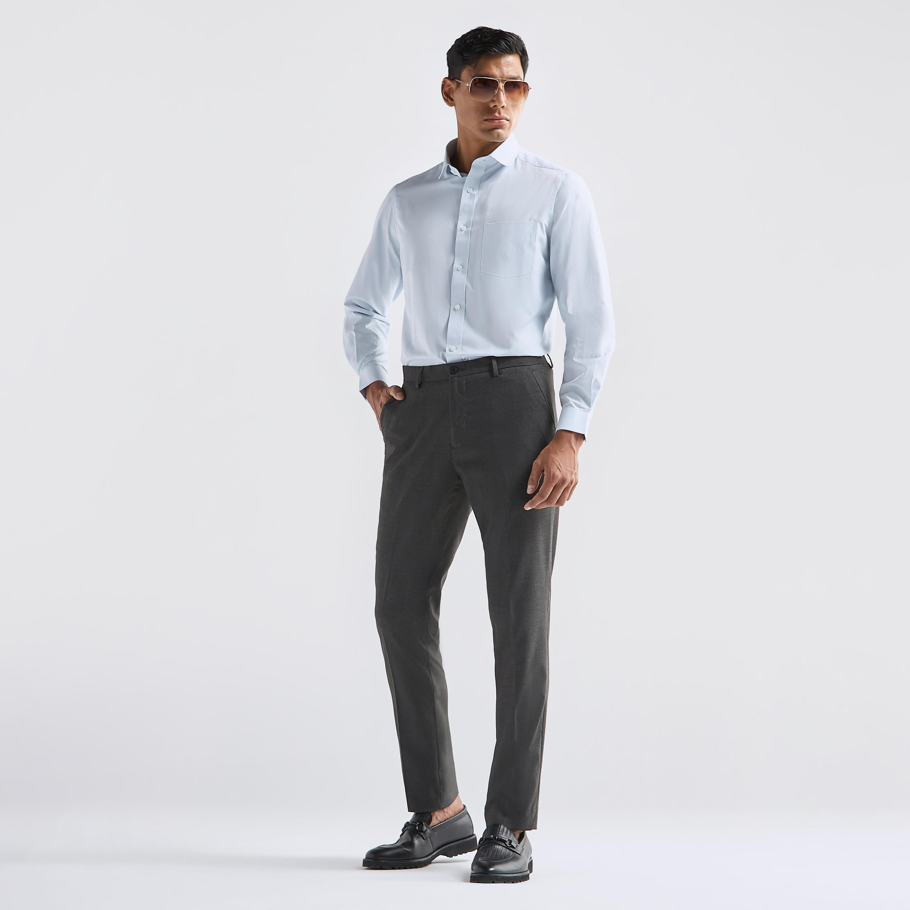بنطلون سادة بقصّة سليم وجيوب-men-clothing-bottoms-trousersandchinos-trousers-image-3