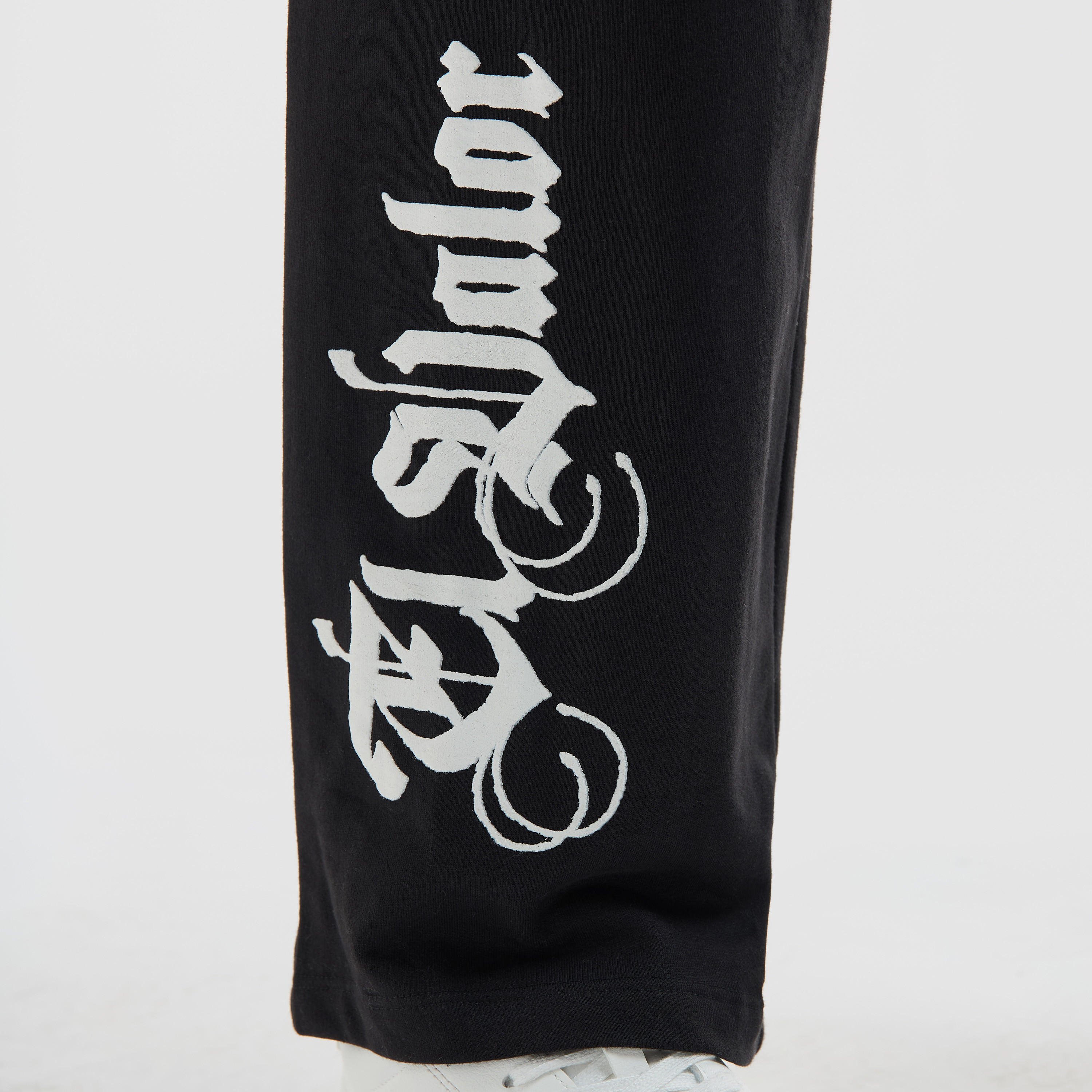 بنطال رياضي بقصة مريحة وطبعات مع خصر مرن وجيوب-men-clothing-bottoms-joggers-image-5